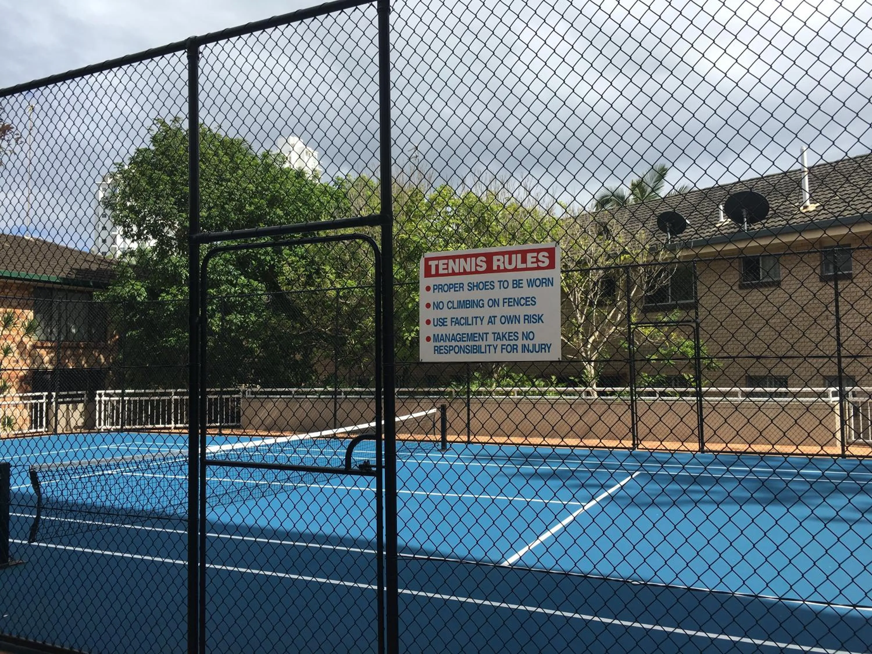 Tennis court in Wharf Boutique Apartments