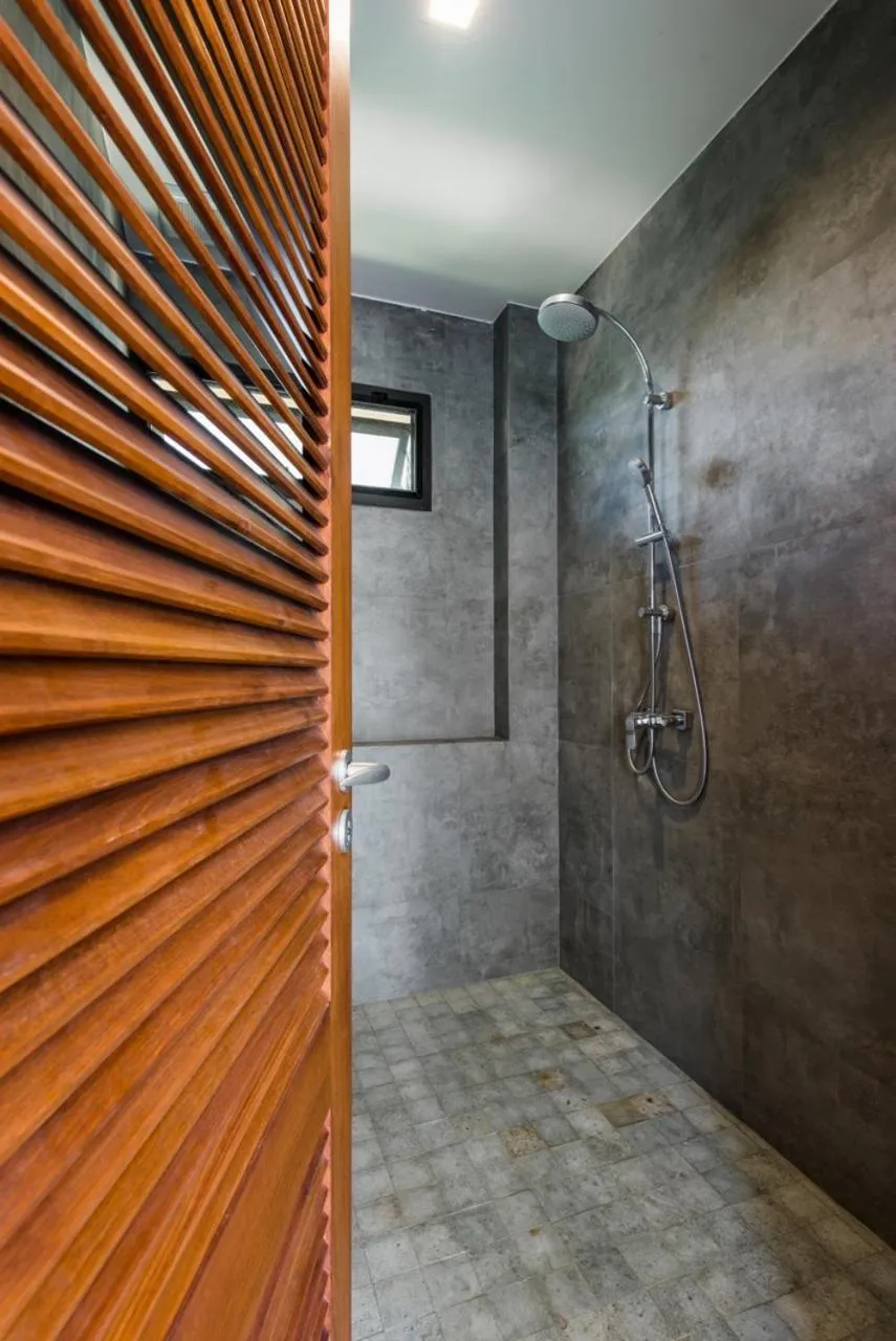 Shower in Penthouse Savoye