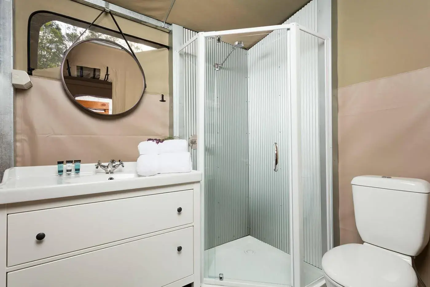 Family Eco Tent Ensuite + Entry to 4 Theme Parks in Paradise Country Farmstay Family Eco Tent Ensuite + Entry to 4 Theme Parks in Paradise Country Farmstay