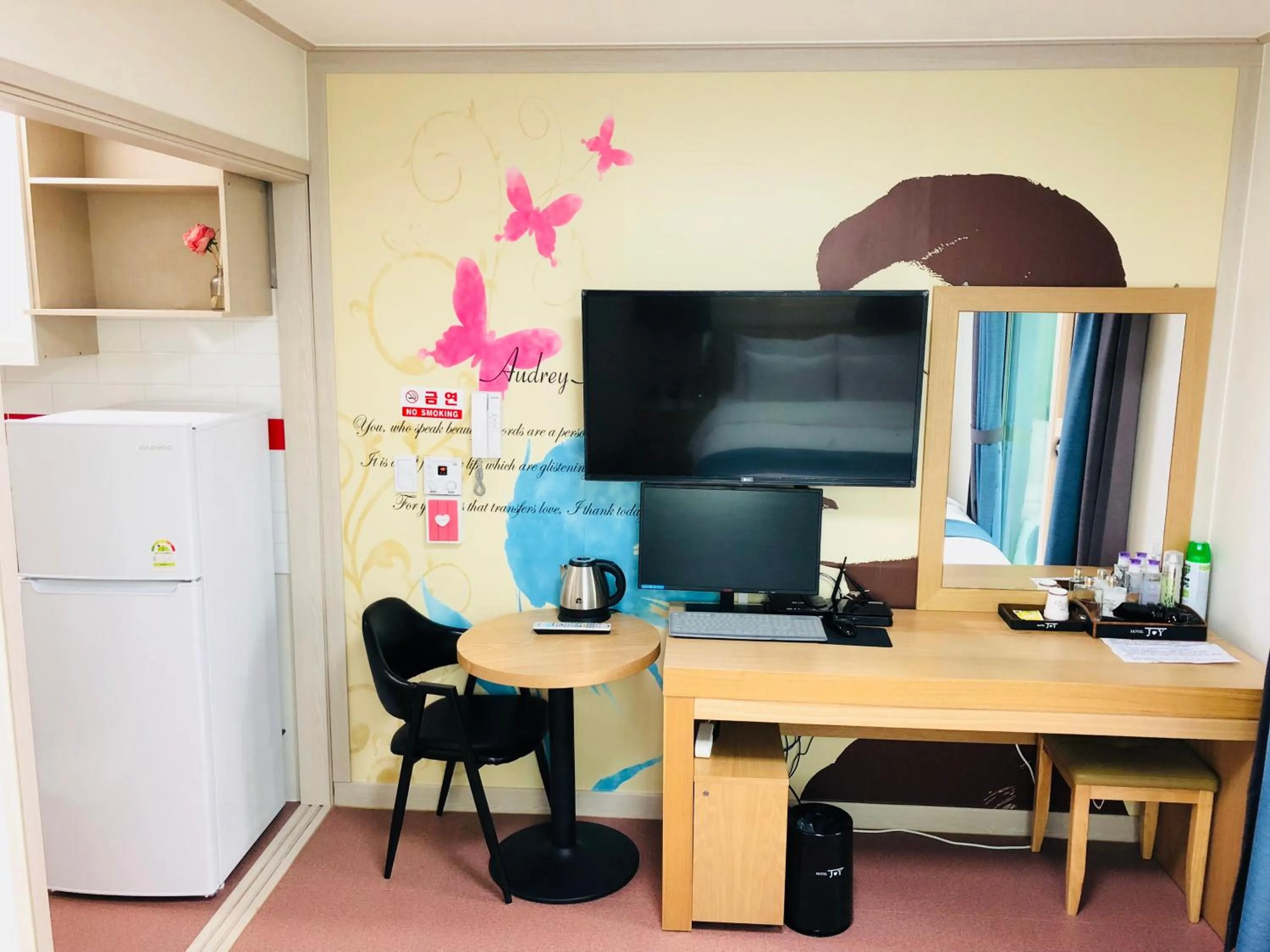 TV and multimedia in Hotel Joy near Camp Humphres