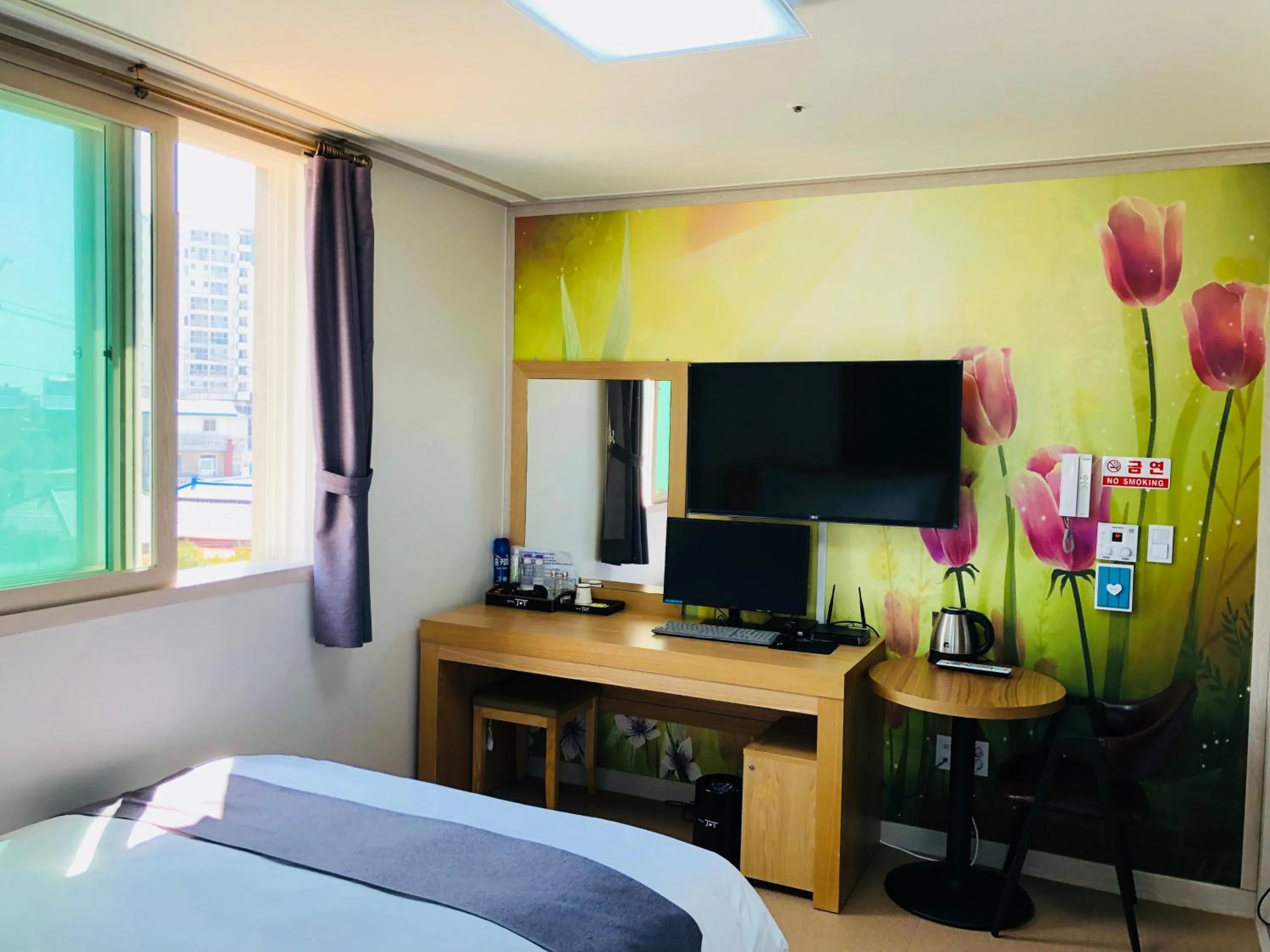 Bed in Hotel Joy near Camp Humphres