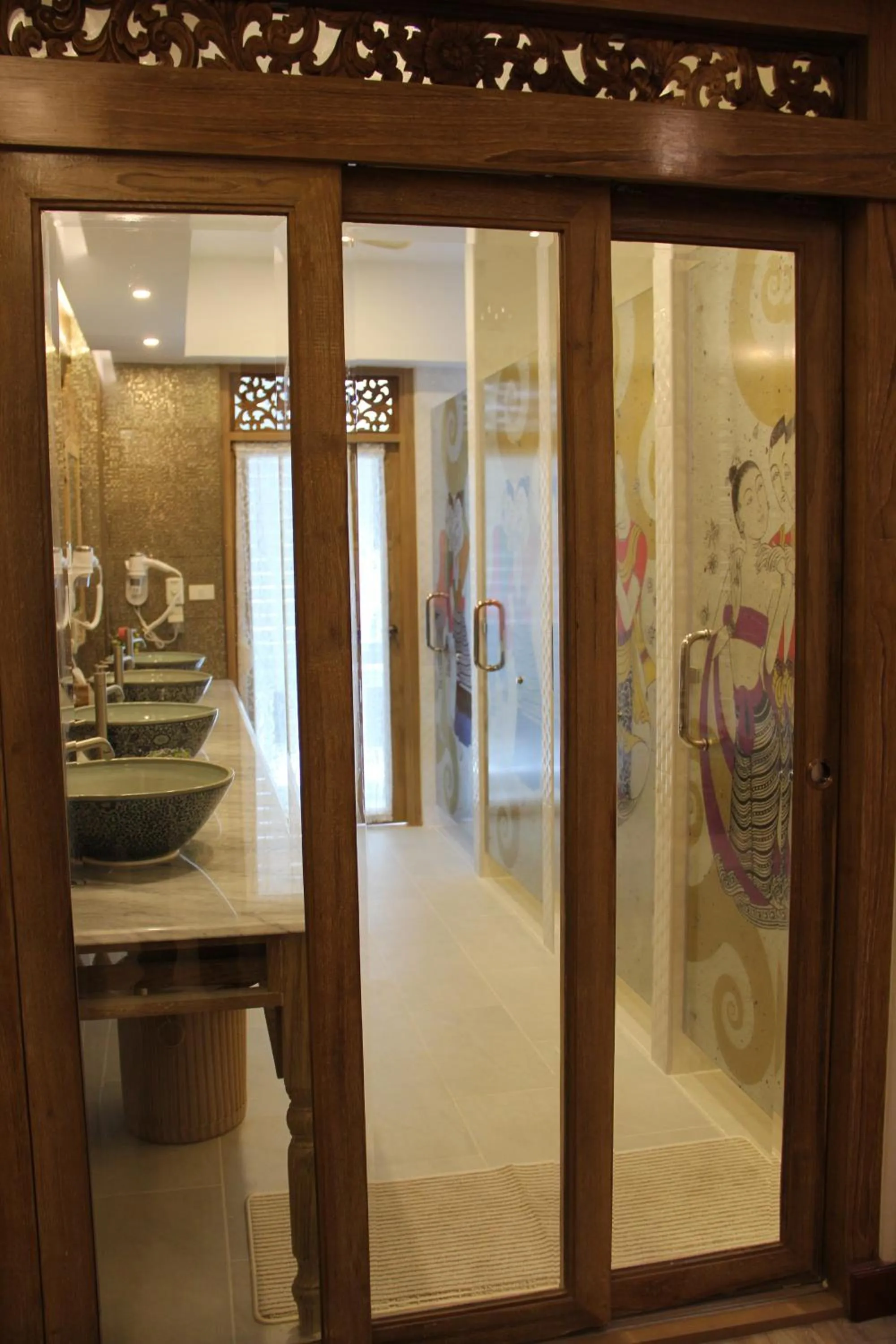 Shower in Mariya Lady Hostel Suvarnabhumi Airport