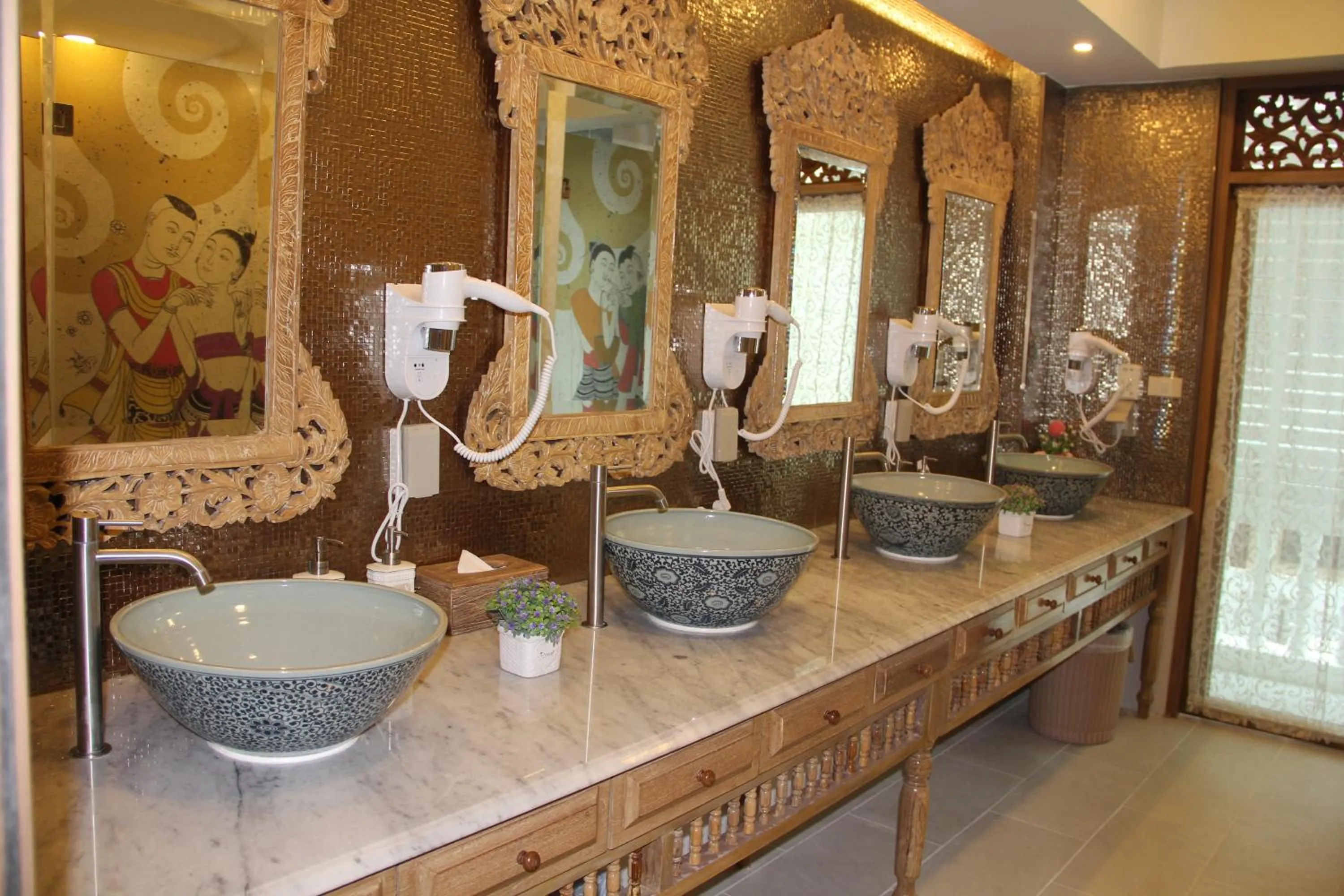 Bathroom in Mariya Lady Hostel Suvarnabhumi Airport