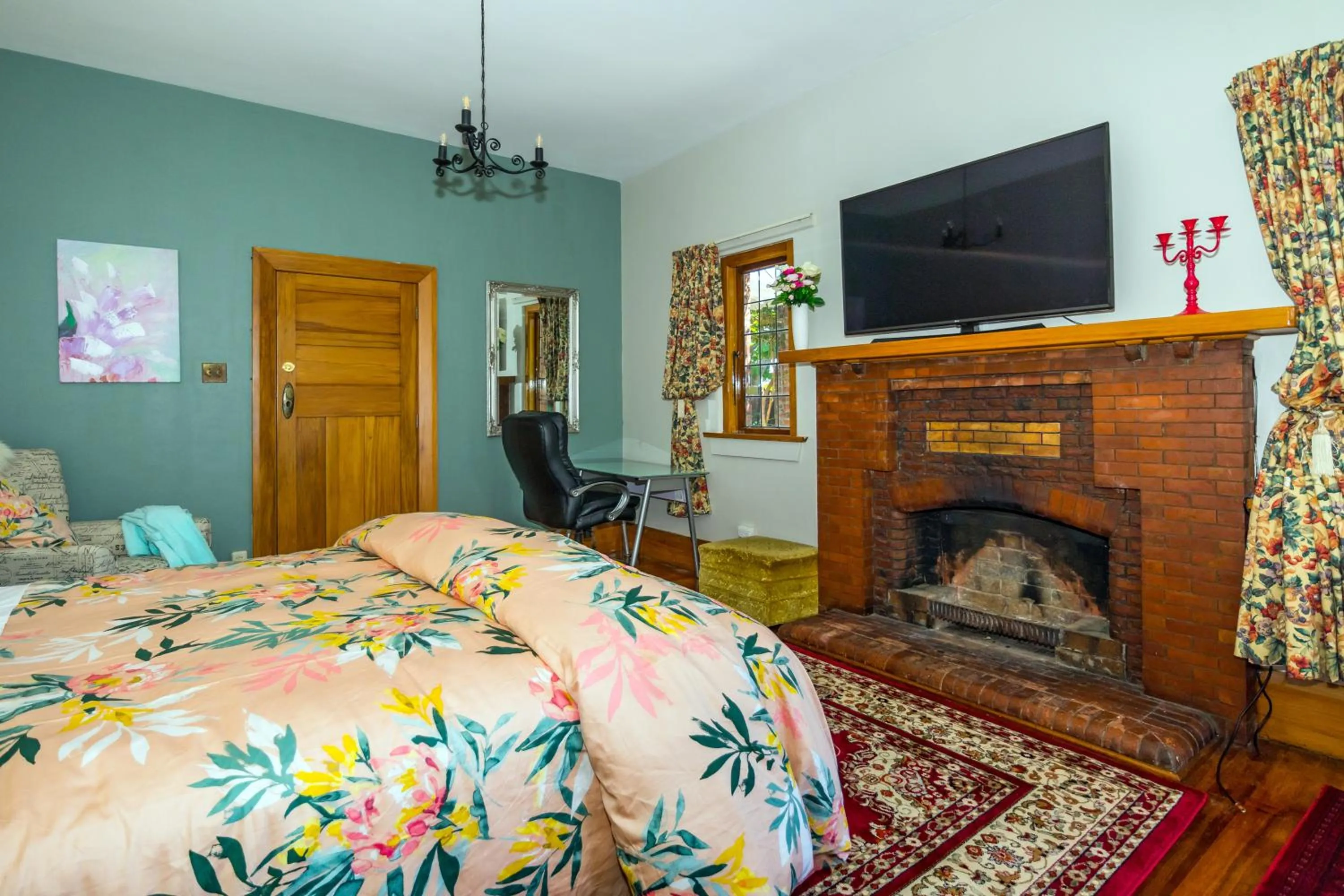 Bed in The Sanctuary & Spa Plus FREE Breakfast