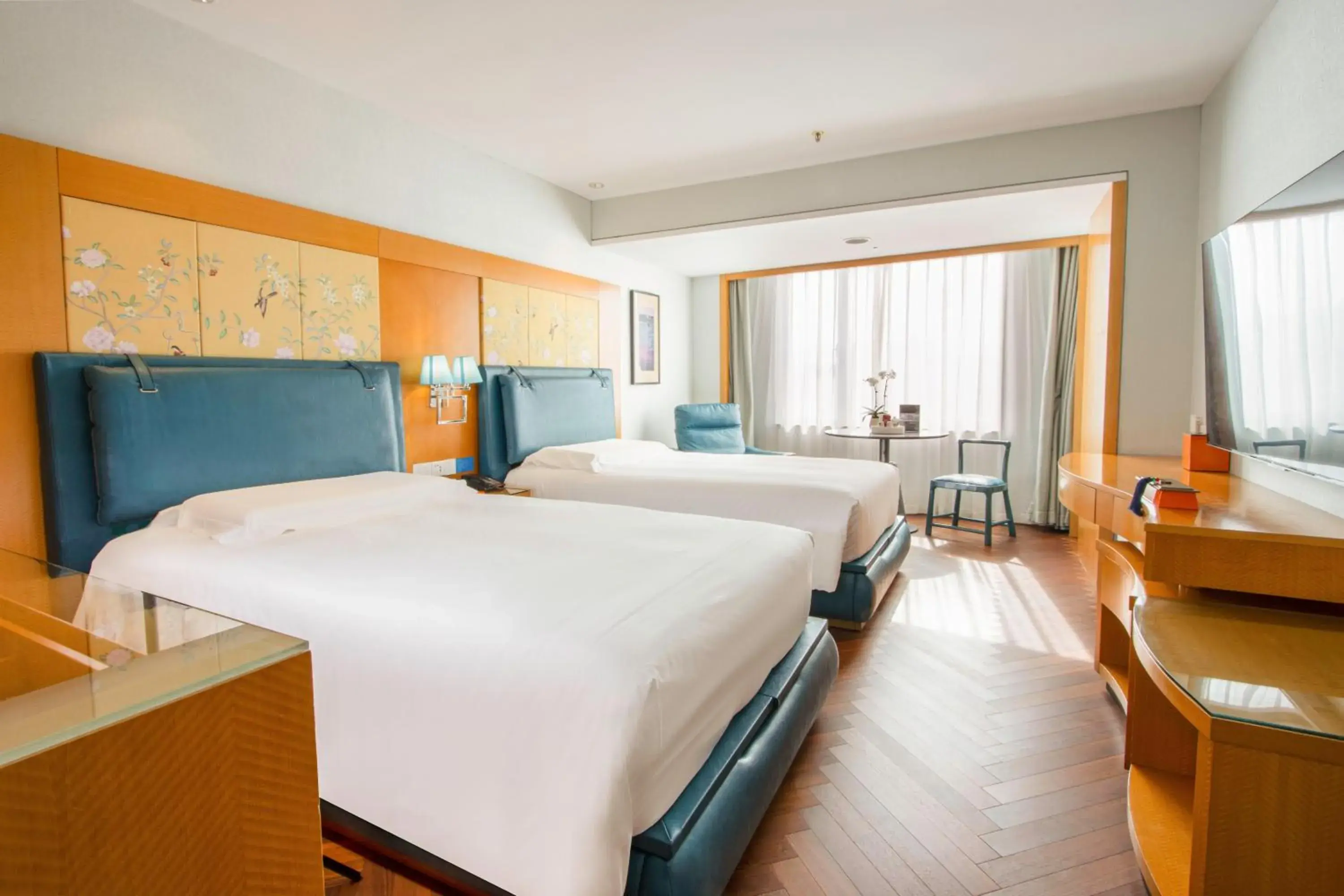 Deluxe Double or Twin Room with City View in Xiamen Airlines Lakeside Hotel Deluxe Double or Twin Room with City View in Xiamen Airlines Lakeside Hotel