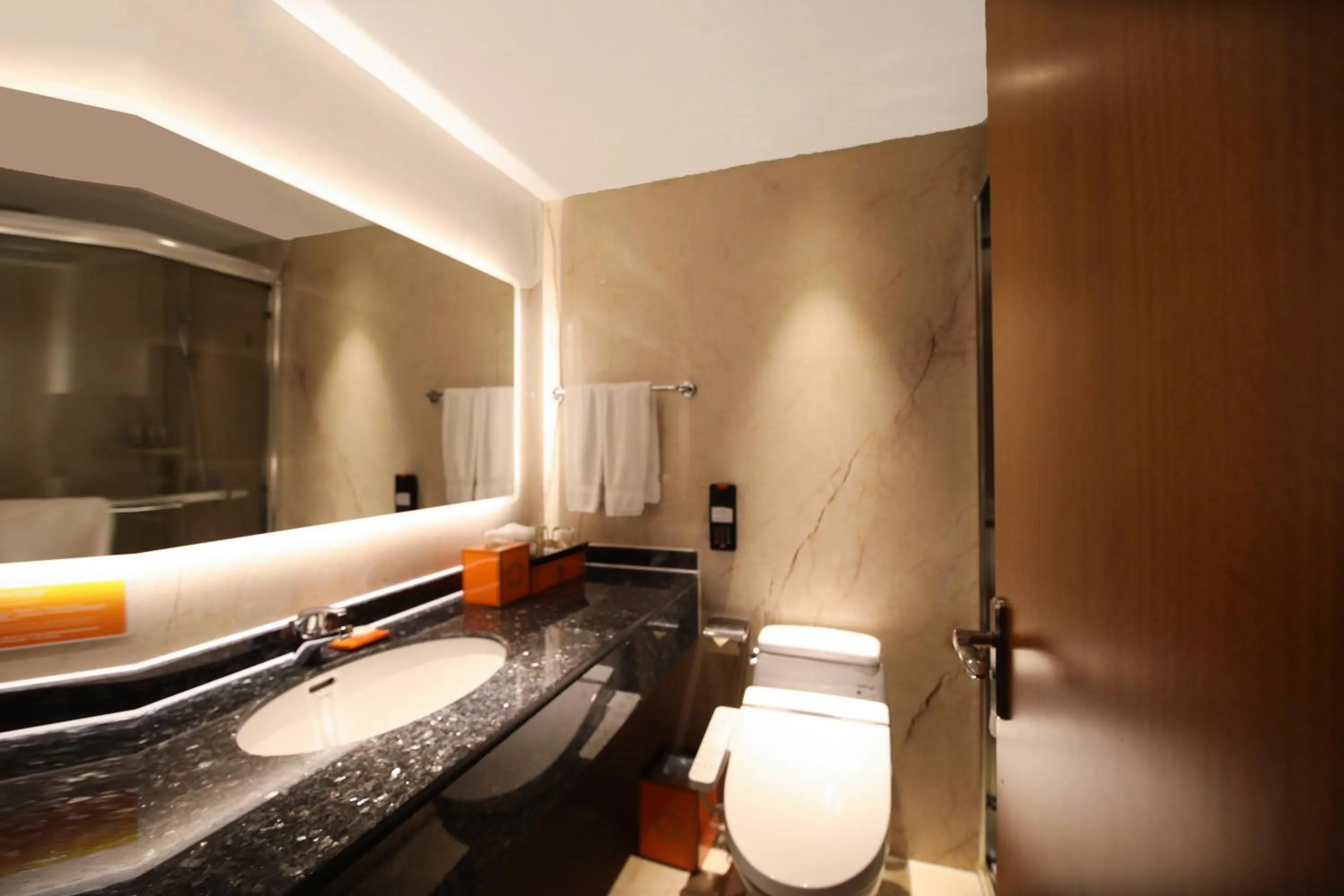 Xiamen Airlines Lakeside Hotel