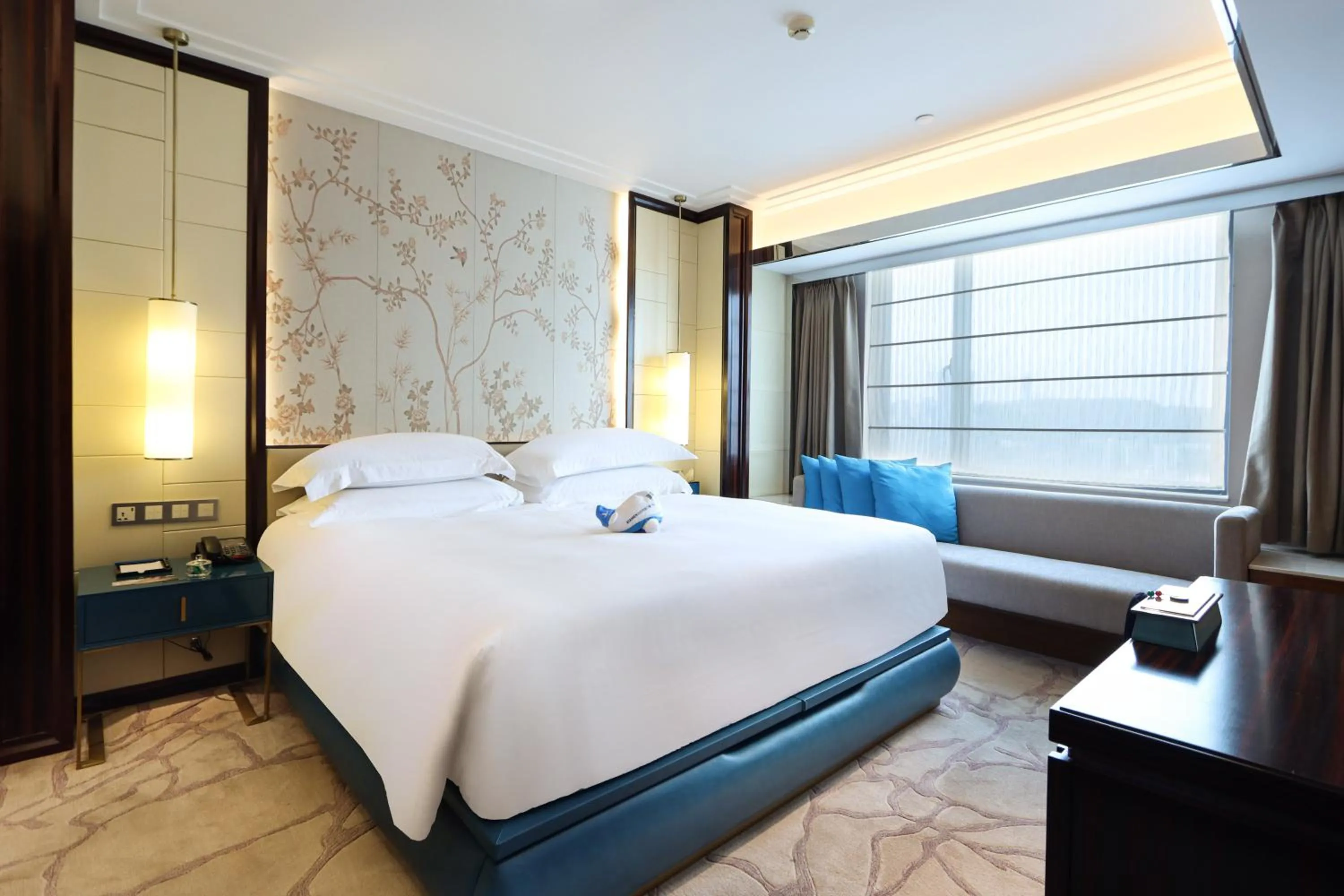 Bed in Xiamen Airlines Lakeside Hotel