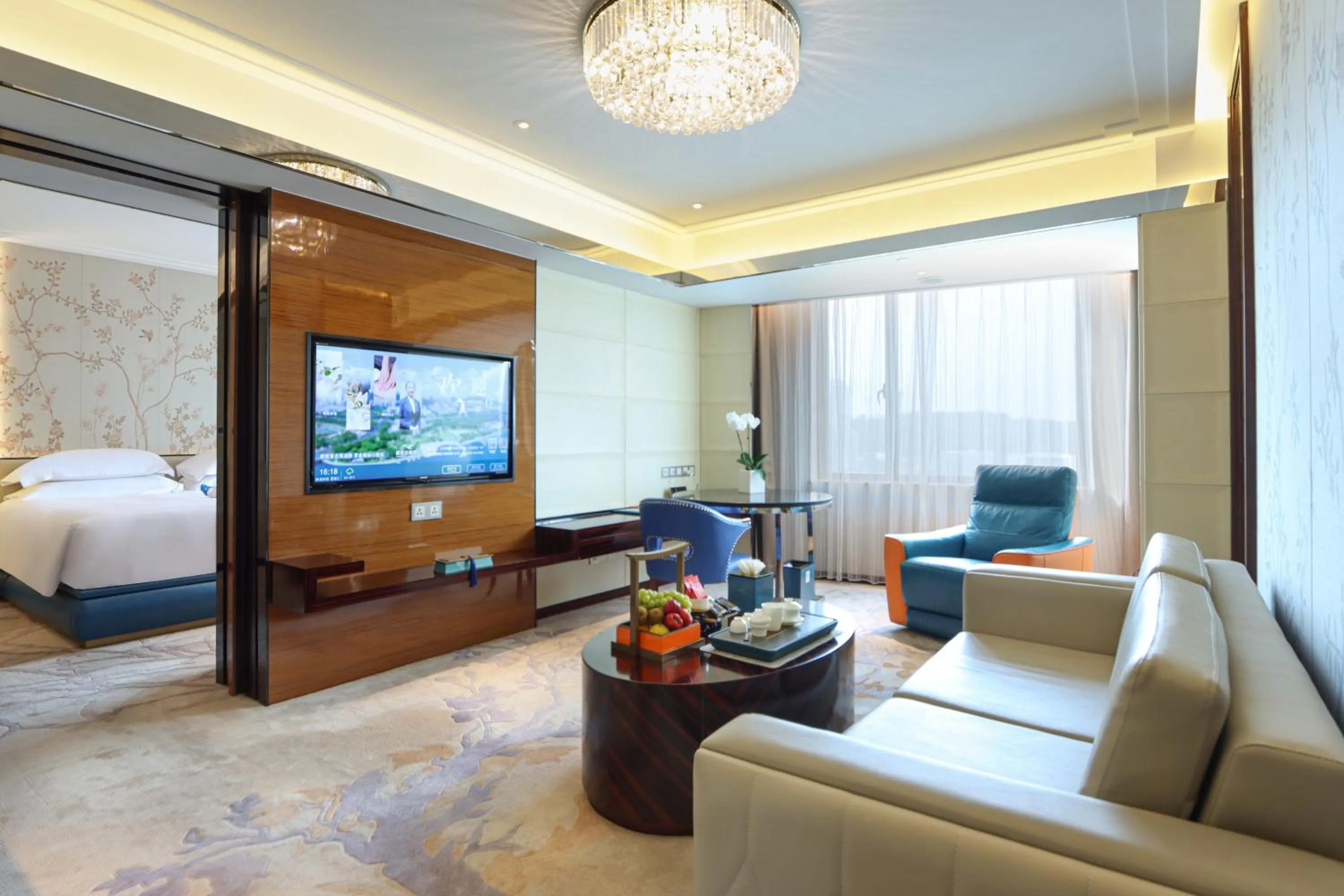 Bed in Xiamen Airlines Lakeside Hotel