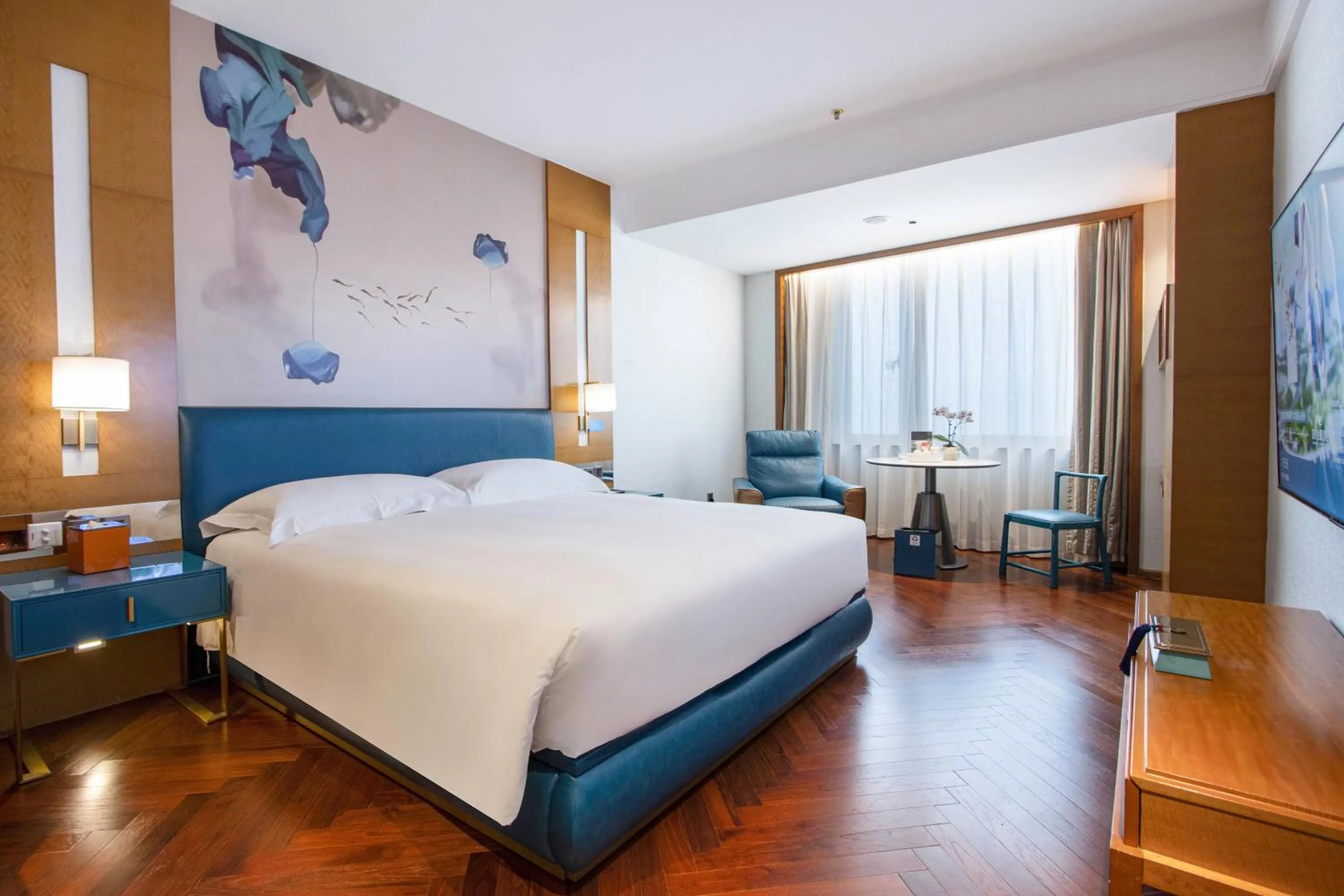 Bed in Xiamen Airlines Lakeside Hotel