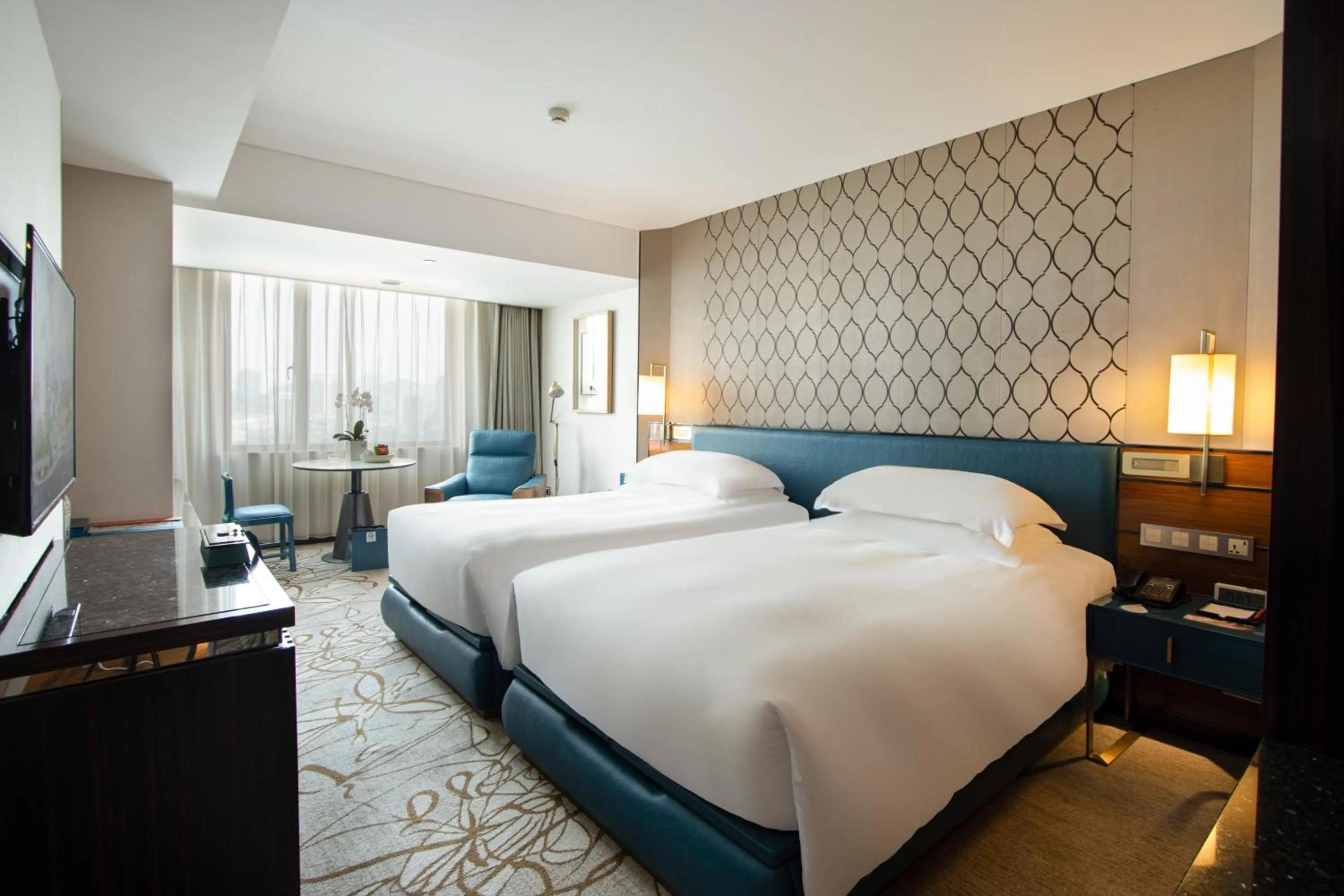 Bed in Xiamen Airlines Lakeside Hotel