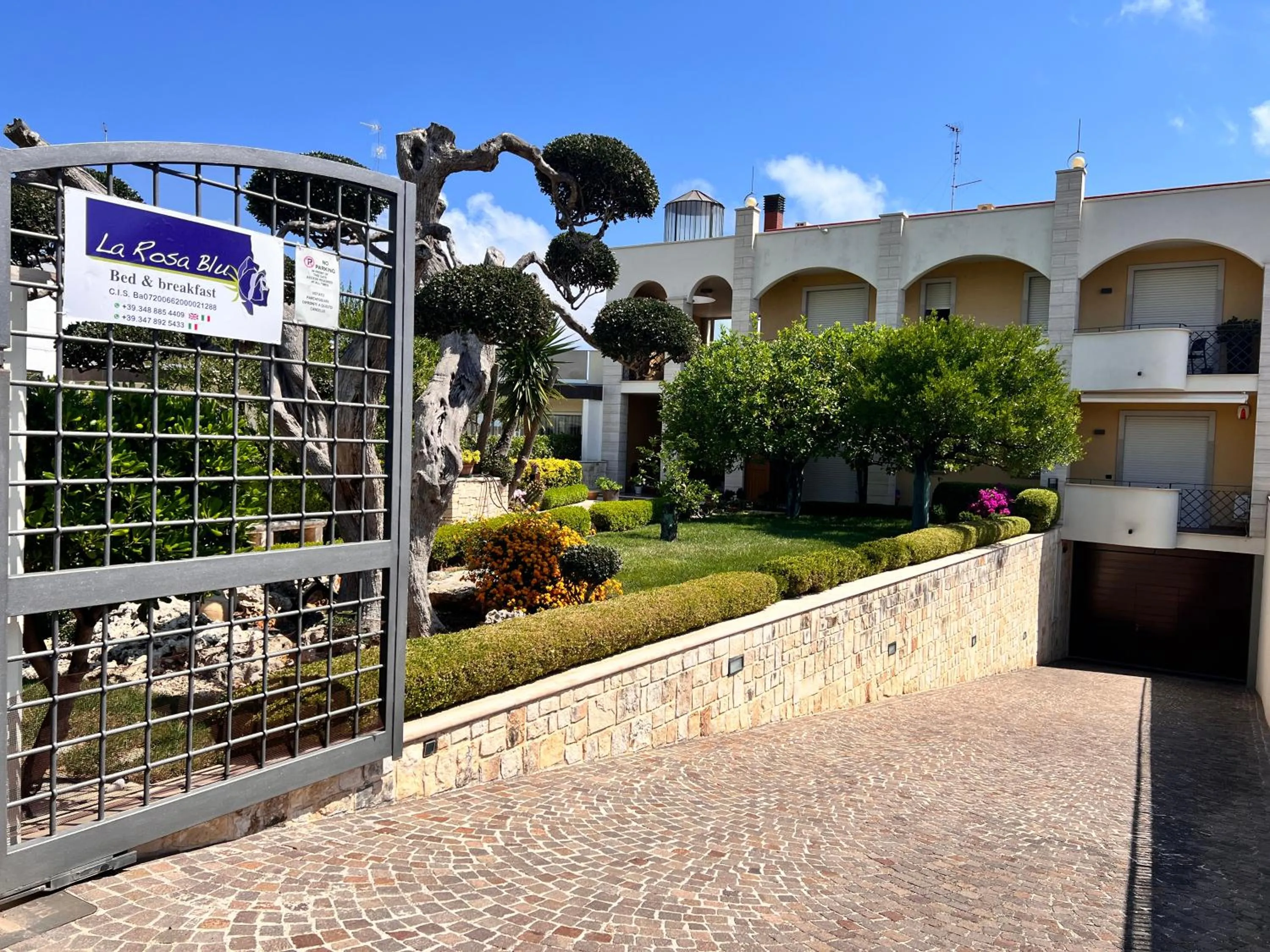 Property building in B&B La Rosa Blu