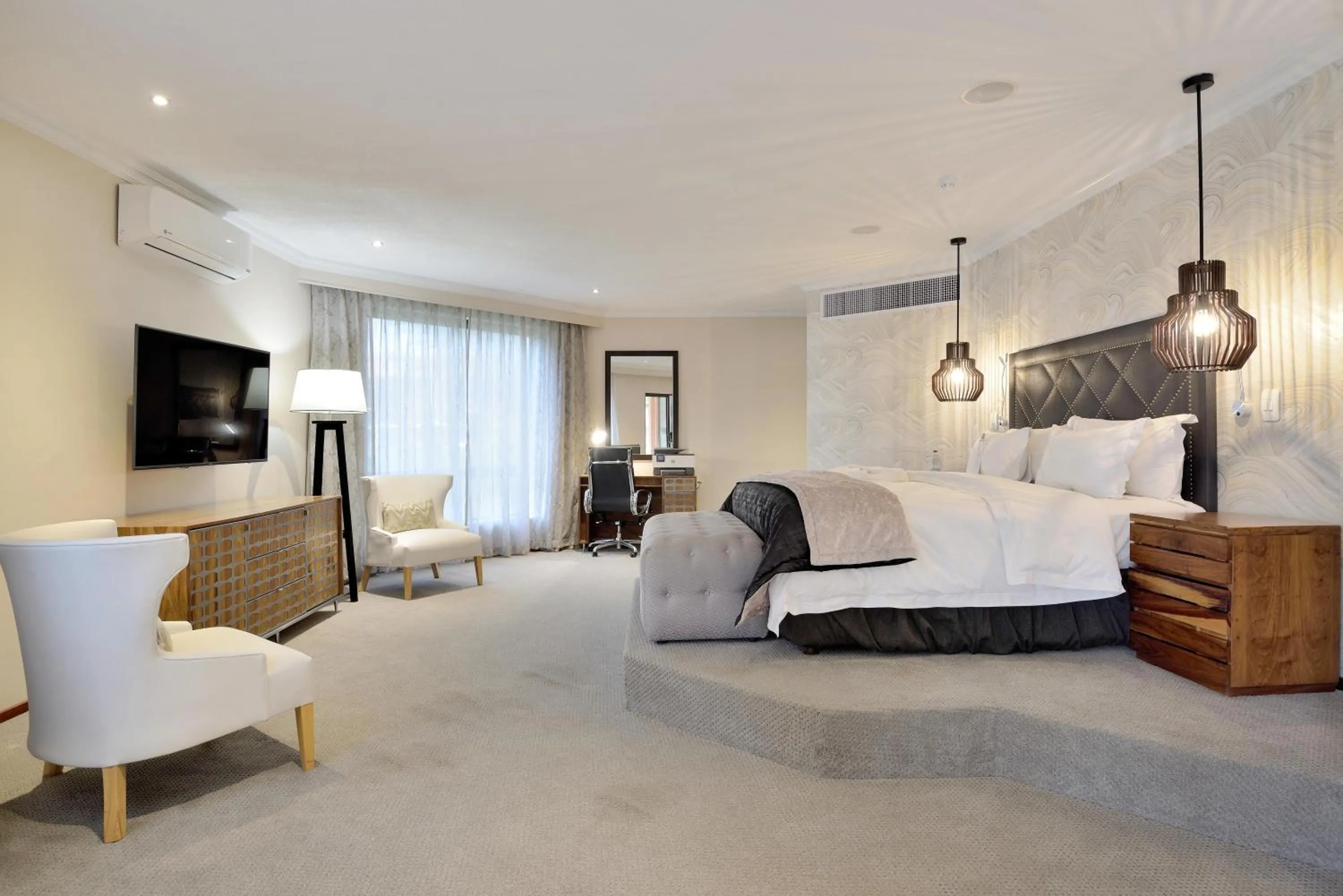 Photo of the whole room, Bed in Windhoek Country Club Resort