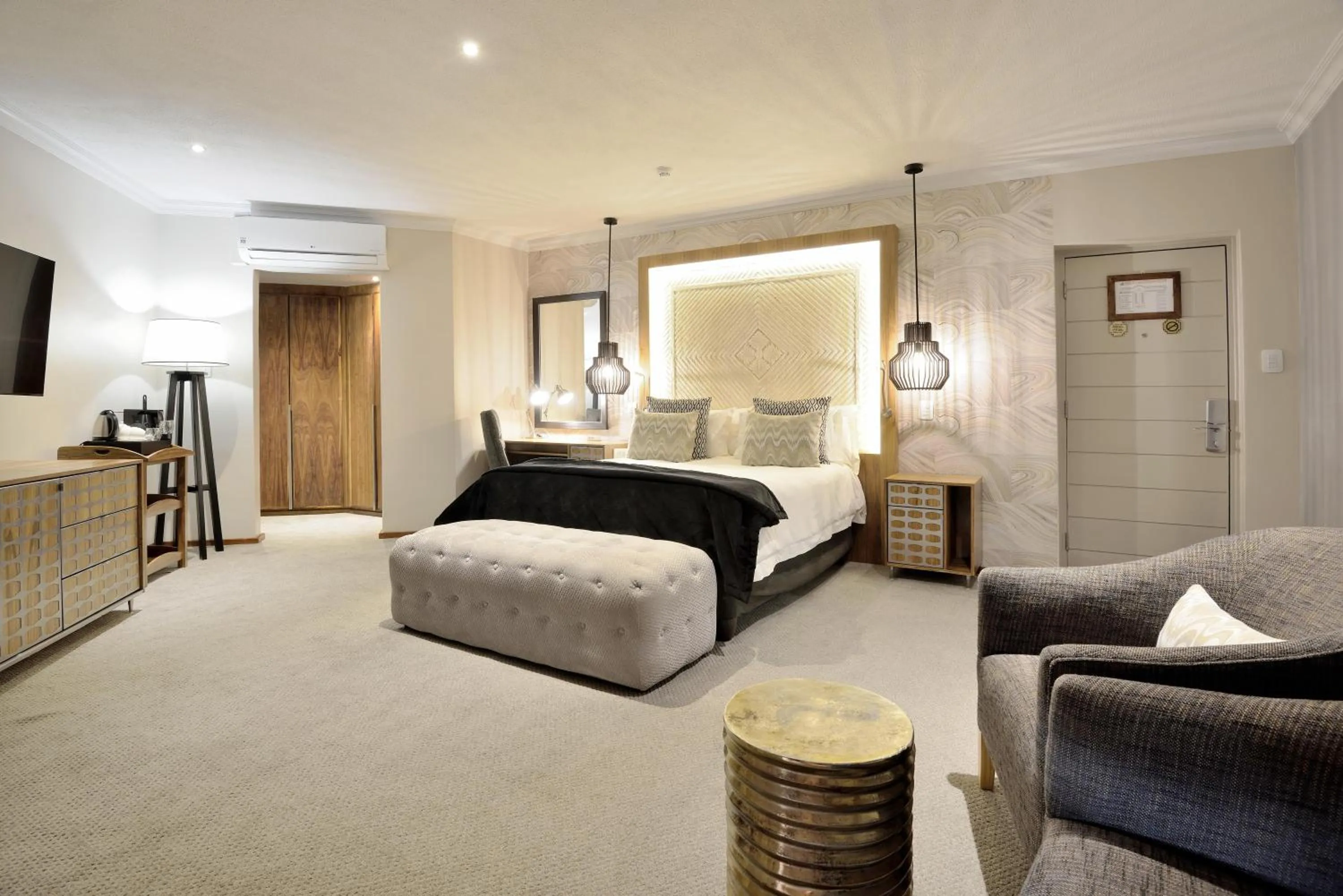 Photo of the whole room, Bed in Windhoek Country Club Resort