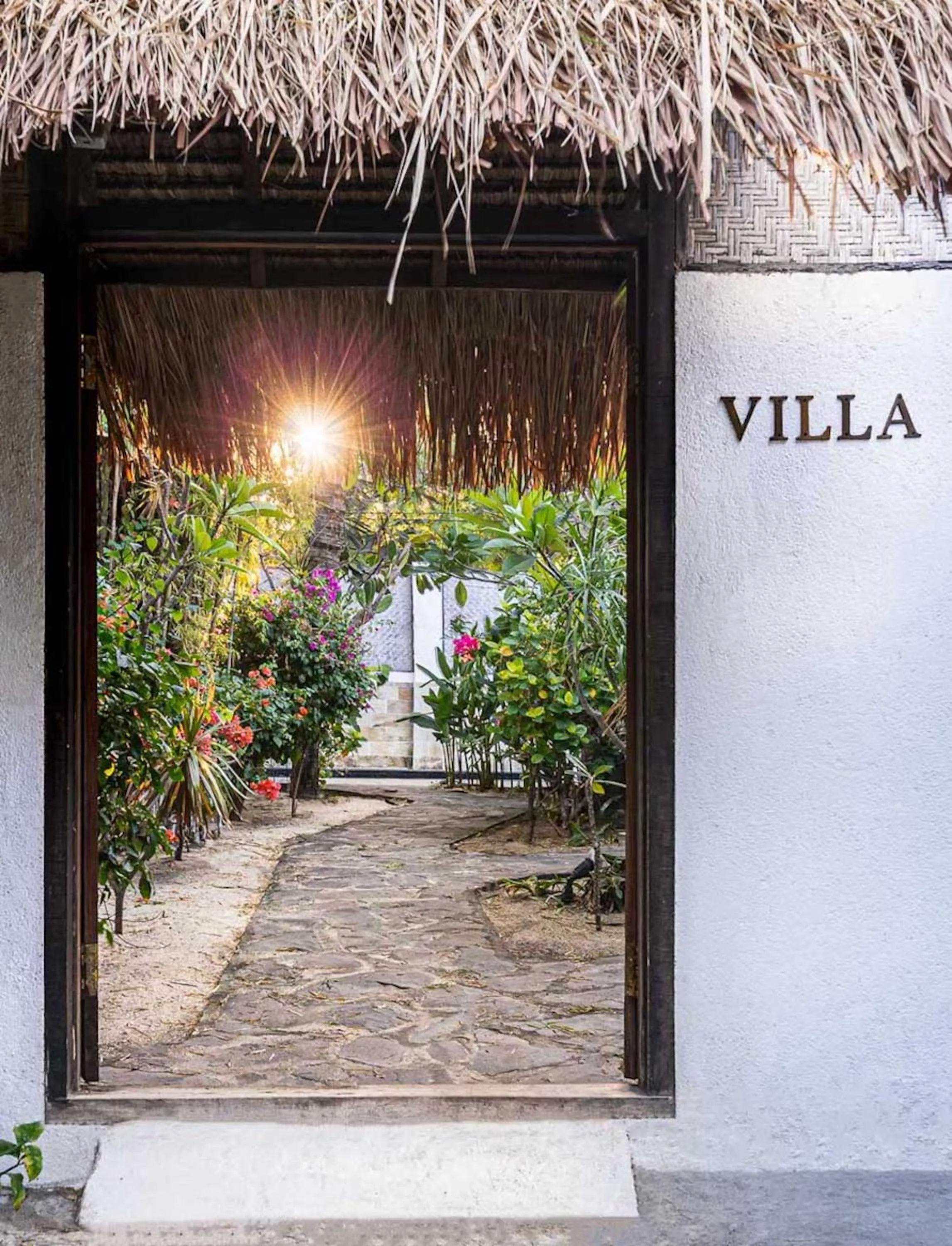 Facade/entrance in Tír na nÓg Beachfront Resort