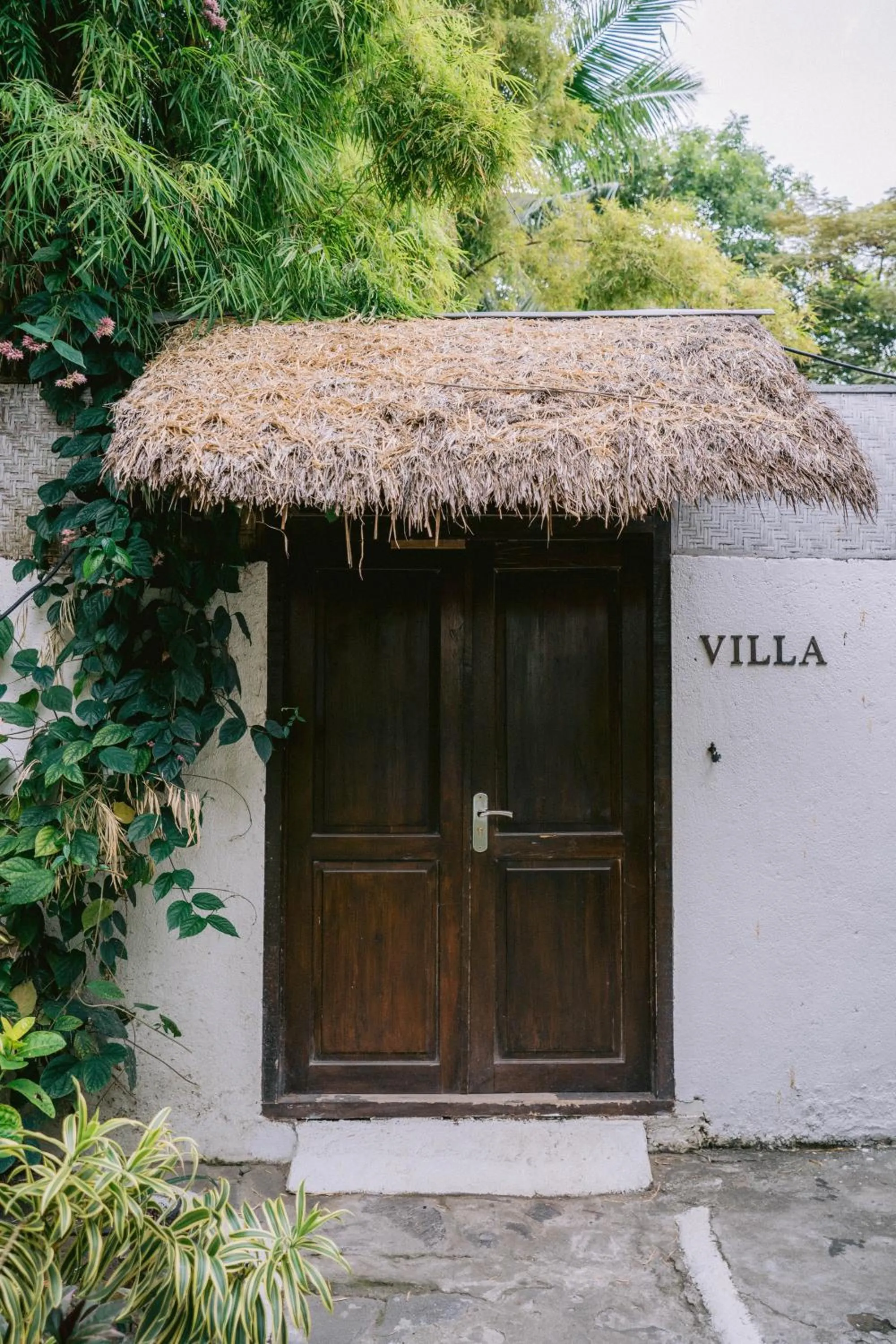 Facade/entrance in Tír na nÓg Beachfront Resort