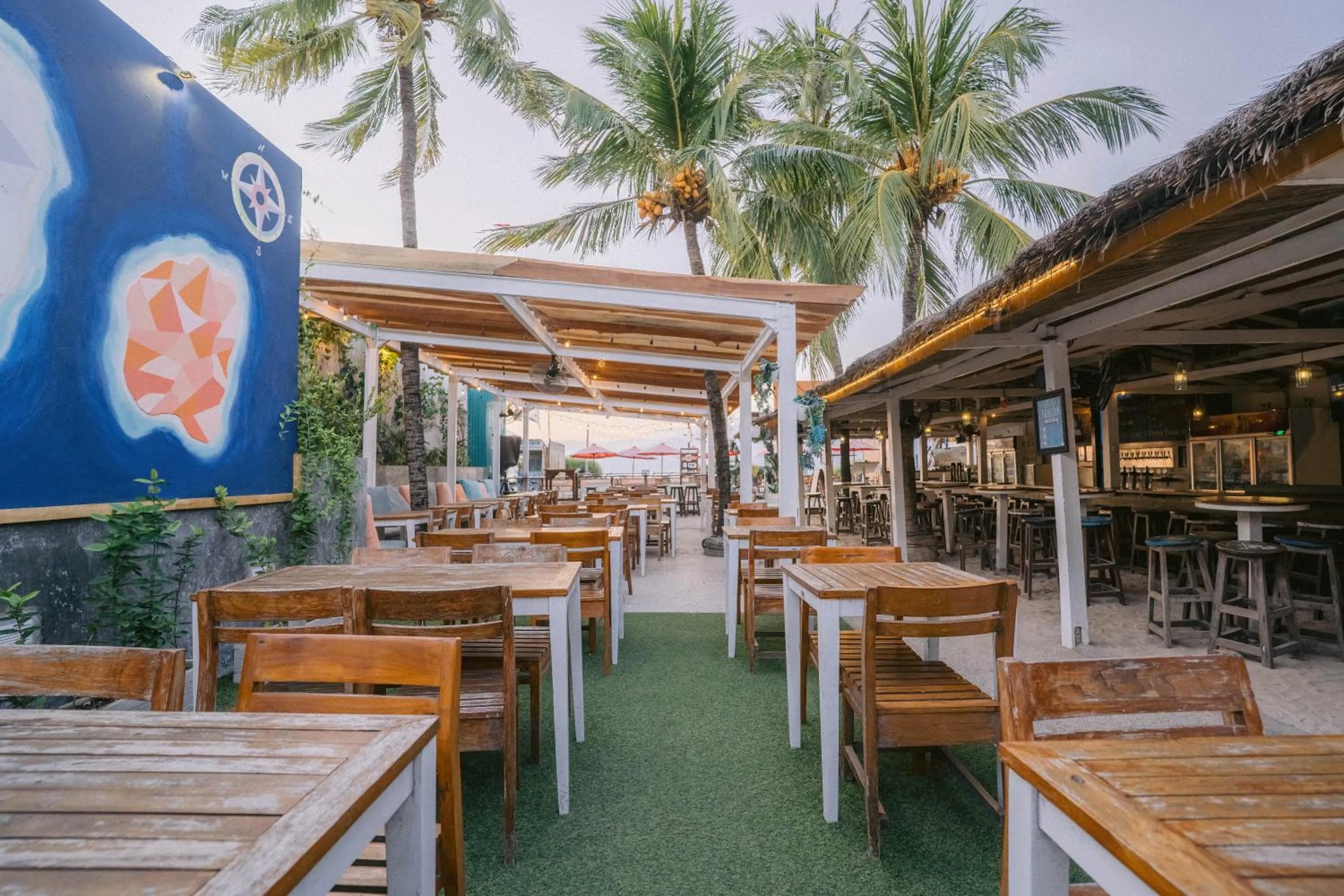 Restaurant/places to eat in Tír na nÓg Beachfront Resort