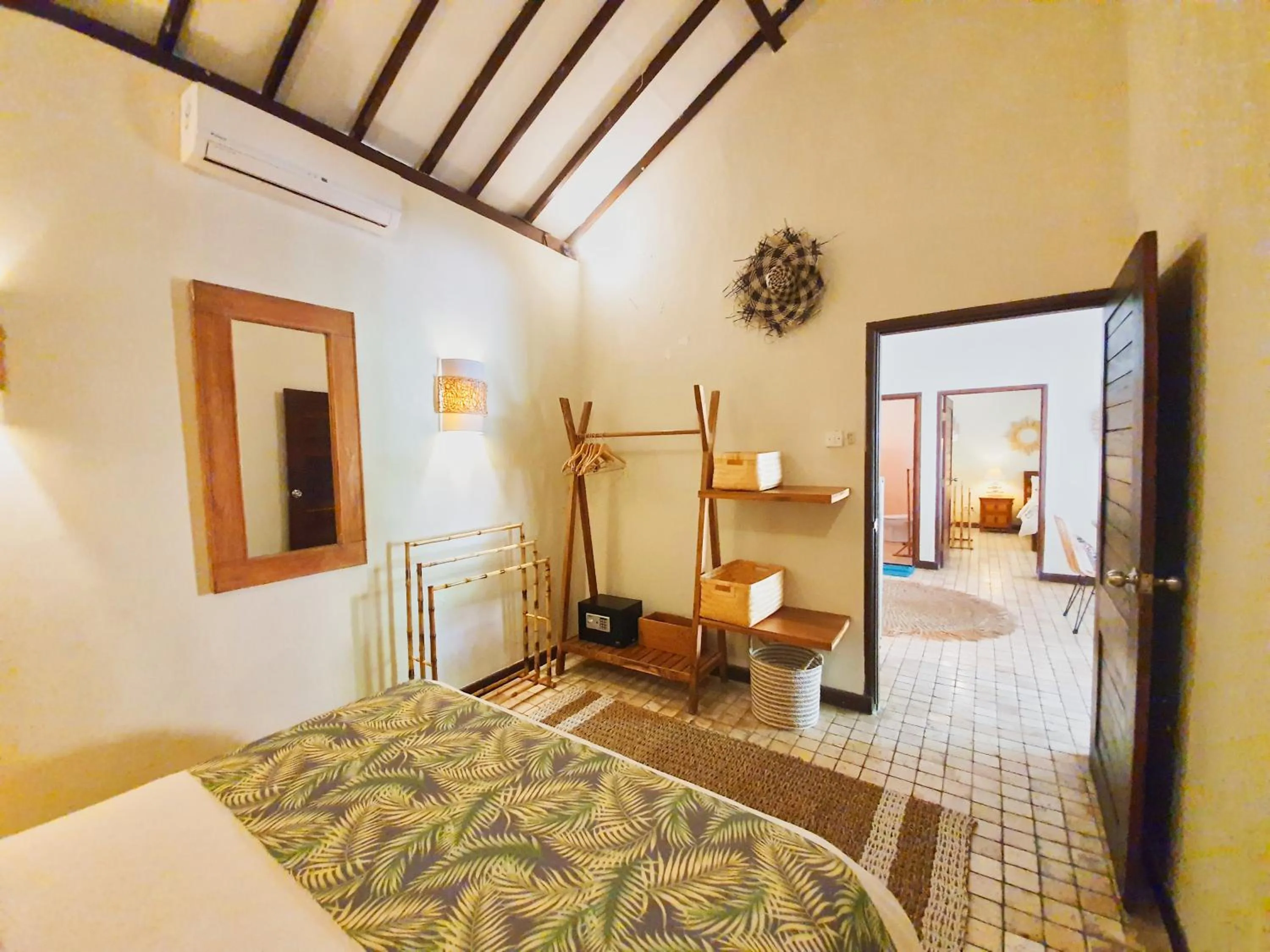 Photo of the whole room, Bed in Tír na nÓg Beachfront Resort