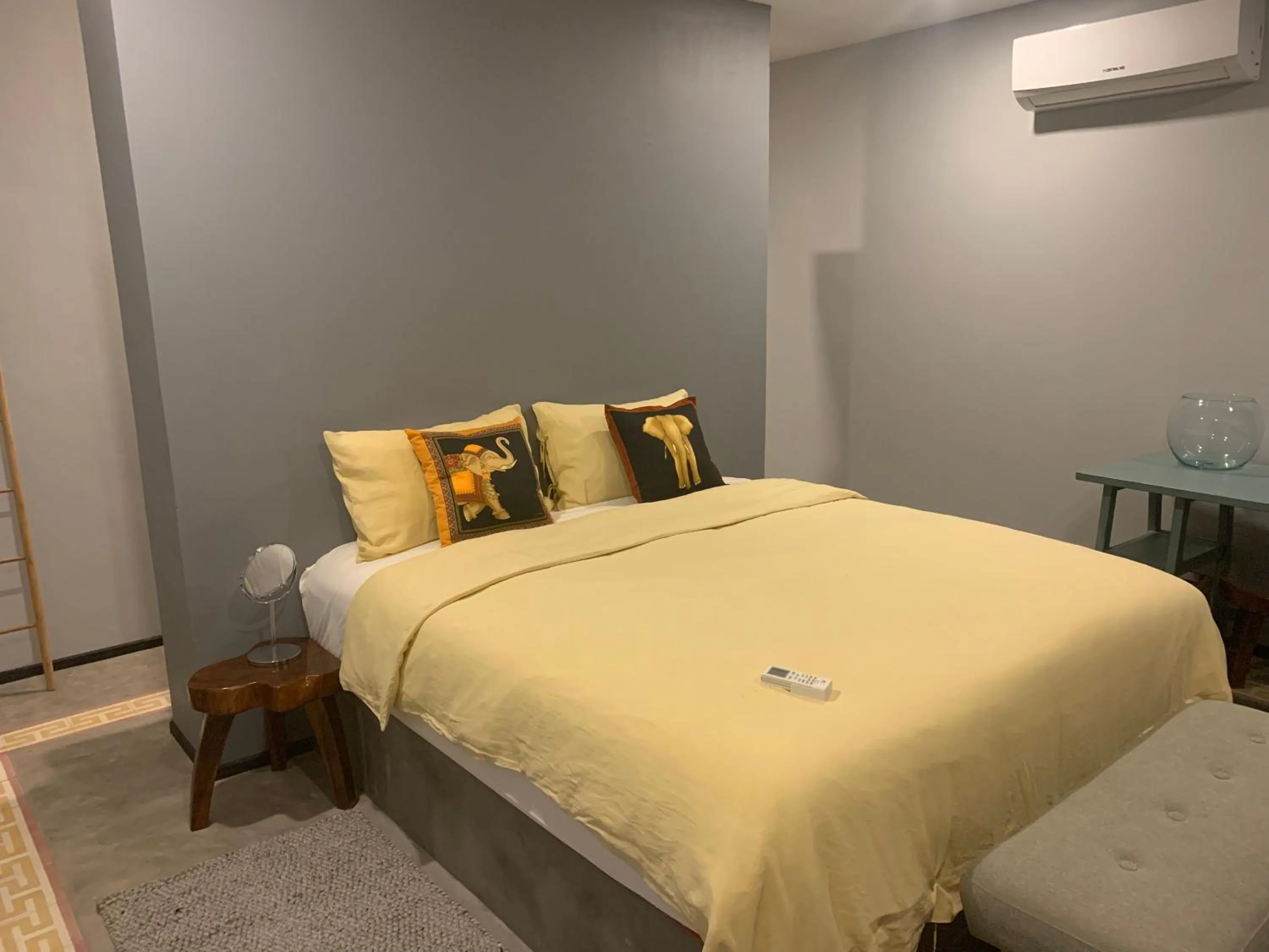 Bedroom, Bed in I love phants Lodge