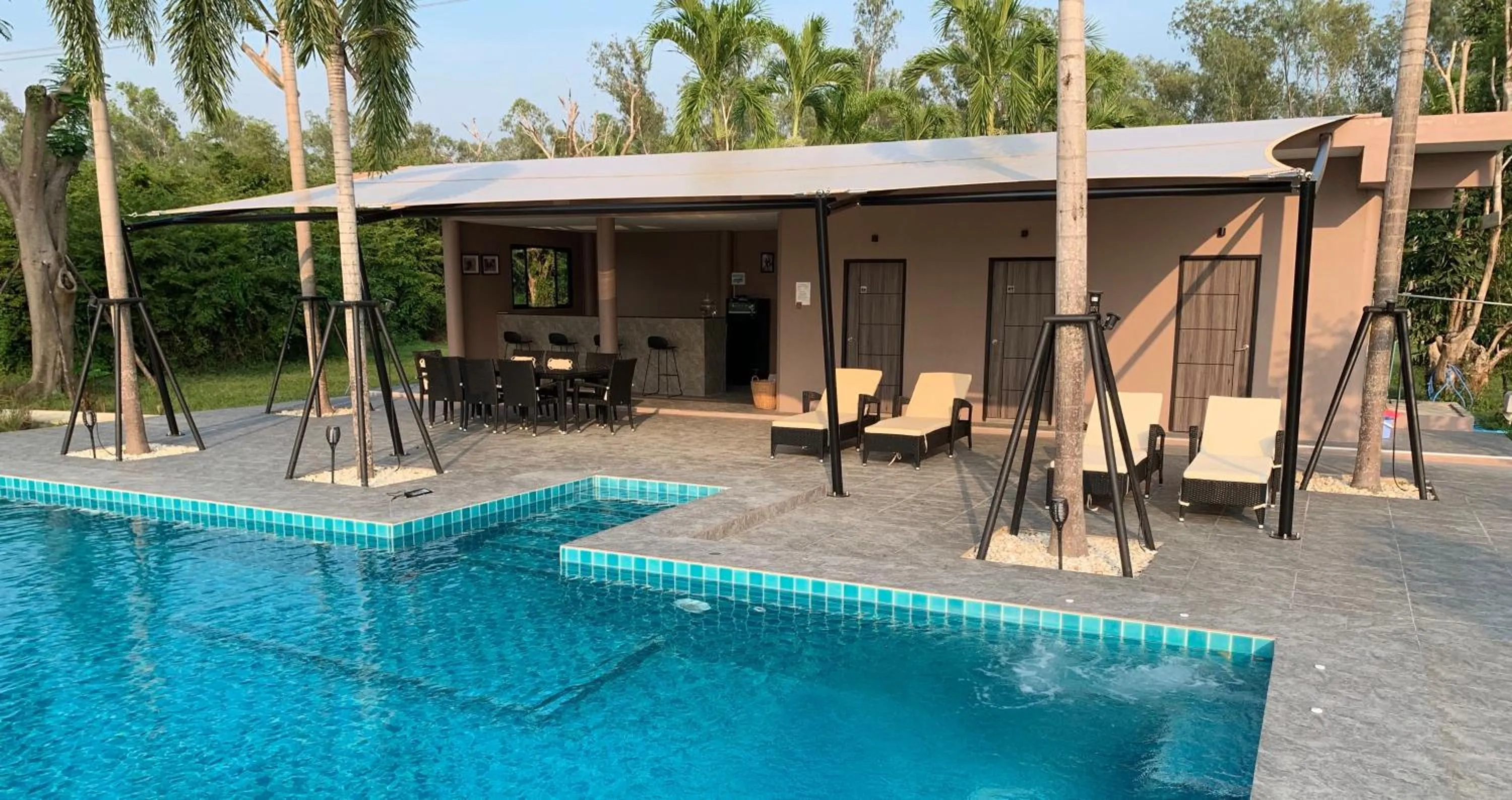 Pool view in I love phants Lodge