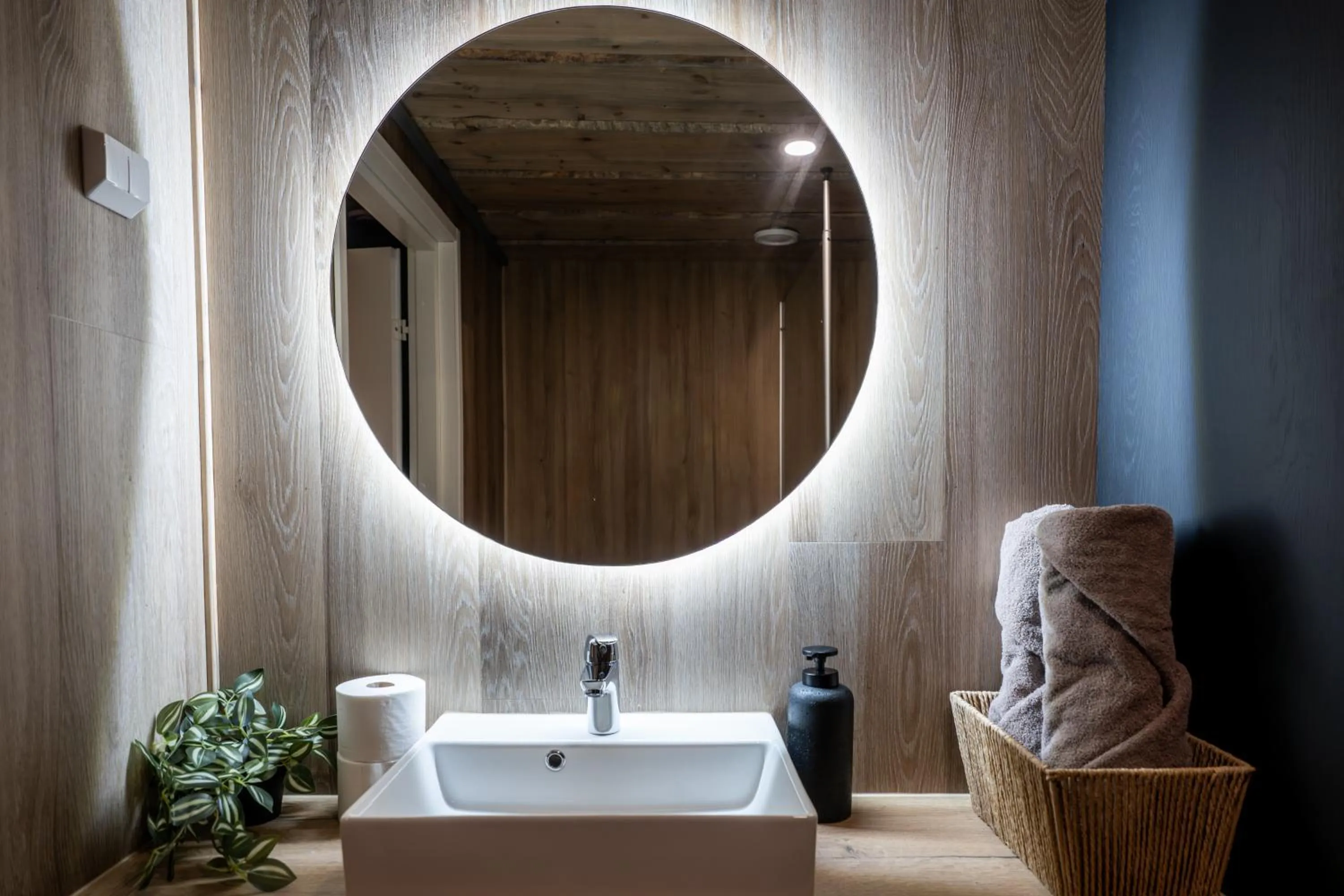 Toilet in Arctic Guesthouse & Igloos