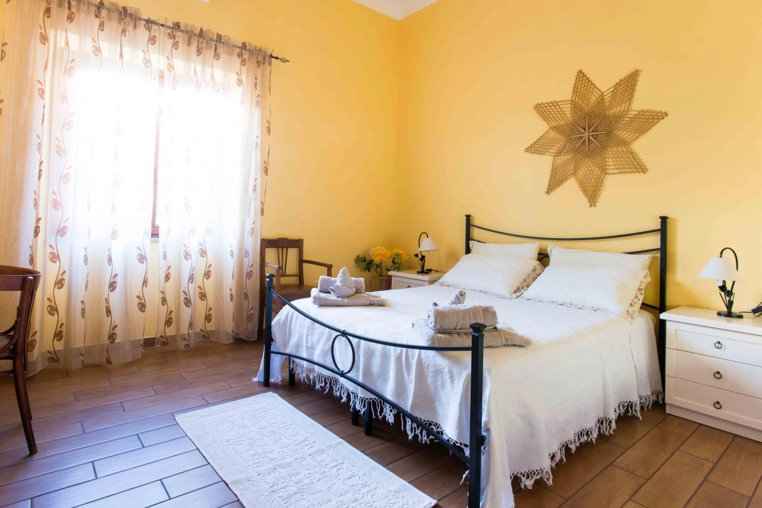 Photo of the whole room, Bed in B&B L'Albero Dei Limoni