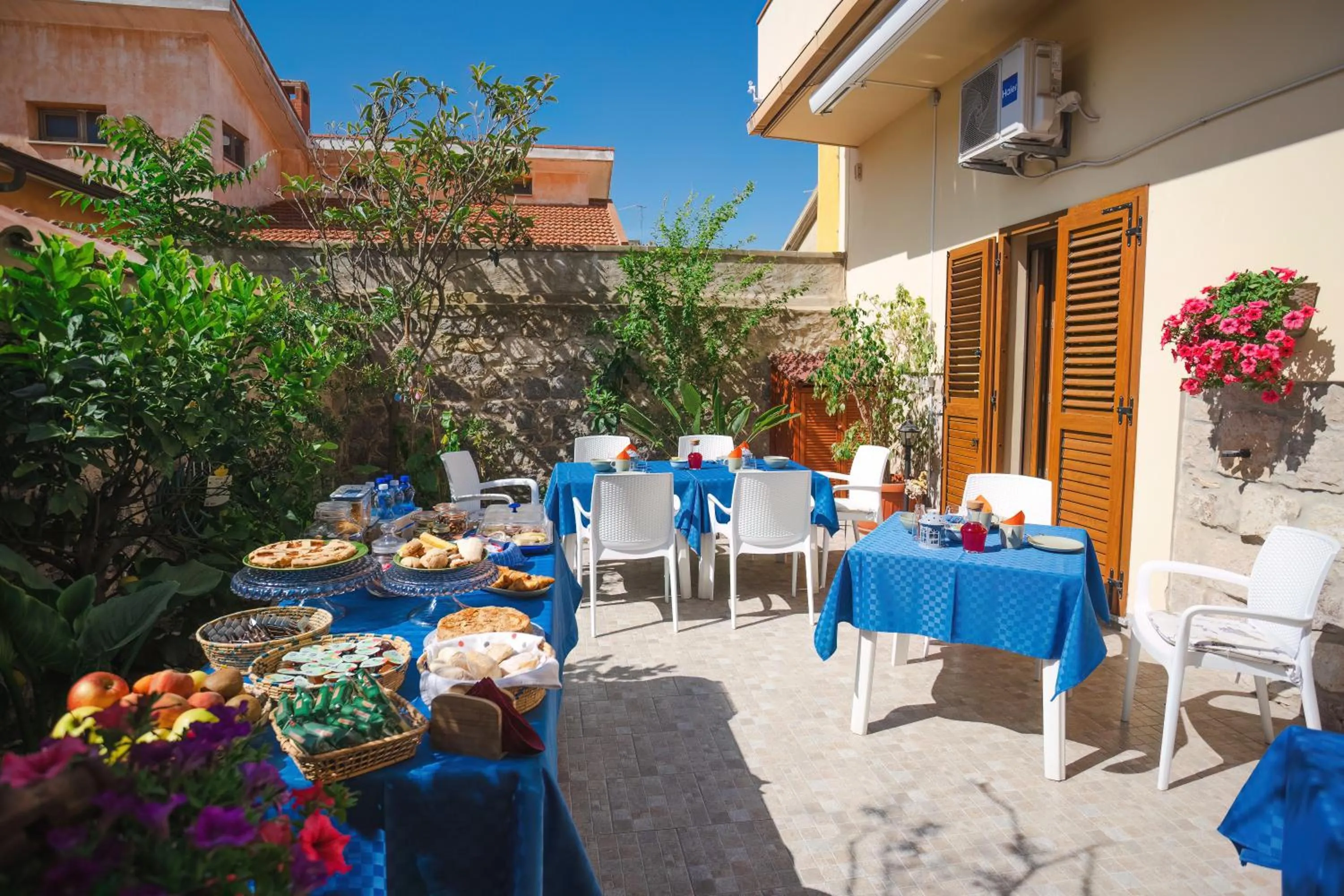 Patio in B&B L'Albero Dei Limoni