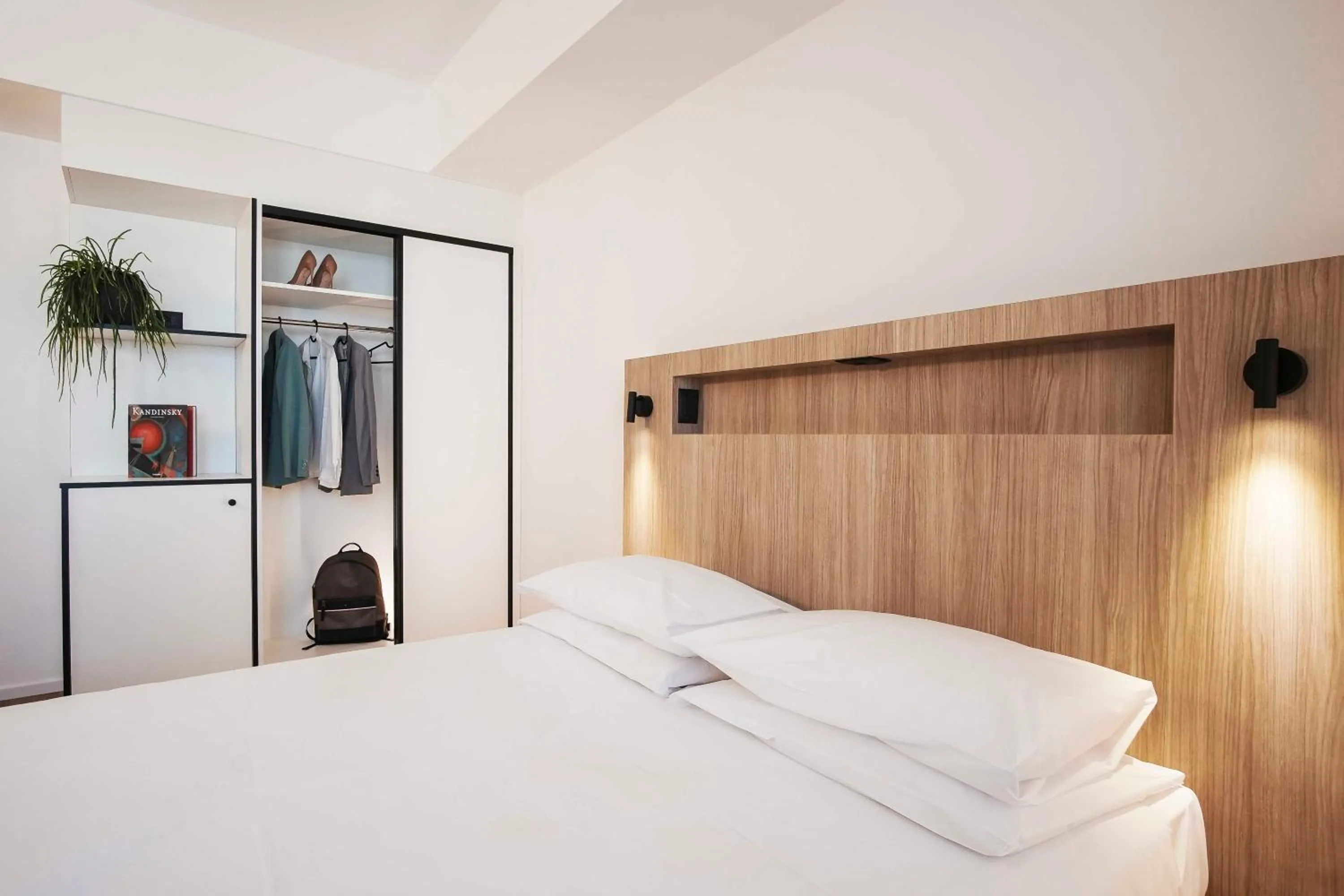 Bed in Aparthotel Colombo Roma