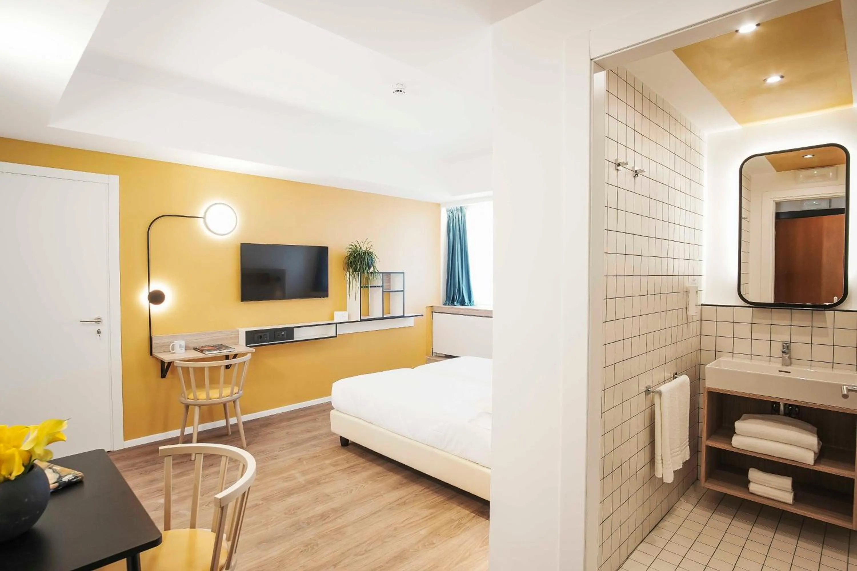 Bathroom, Bed in Aparthotel Colombo Roma