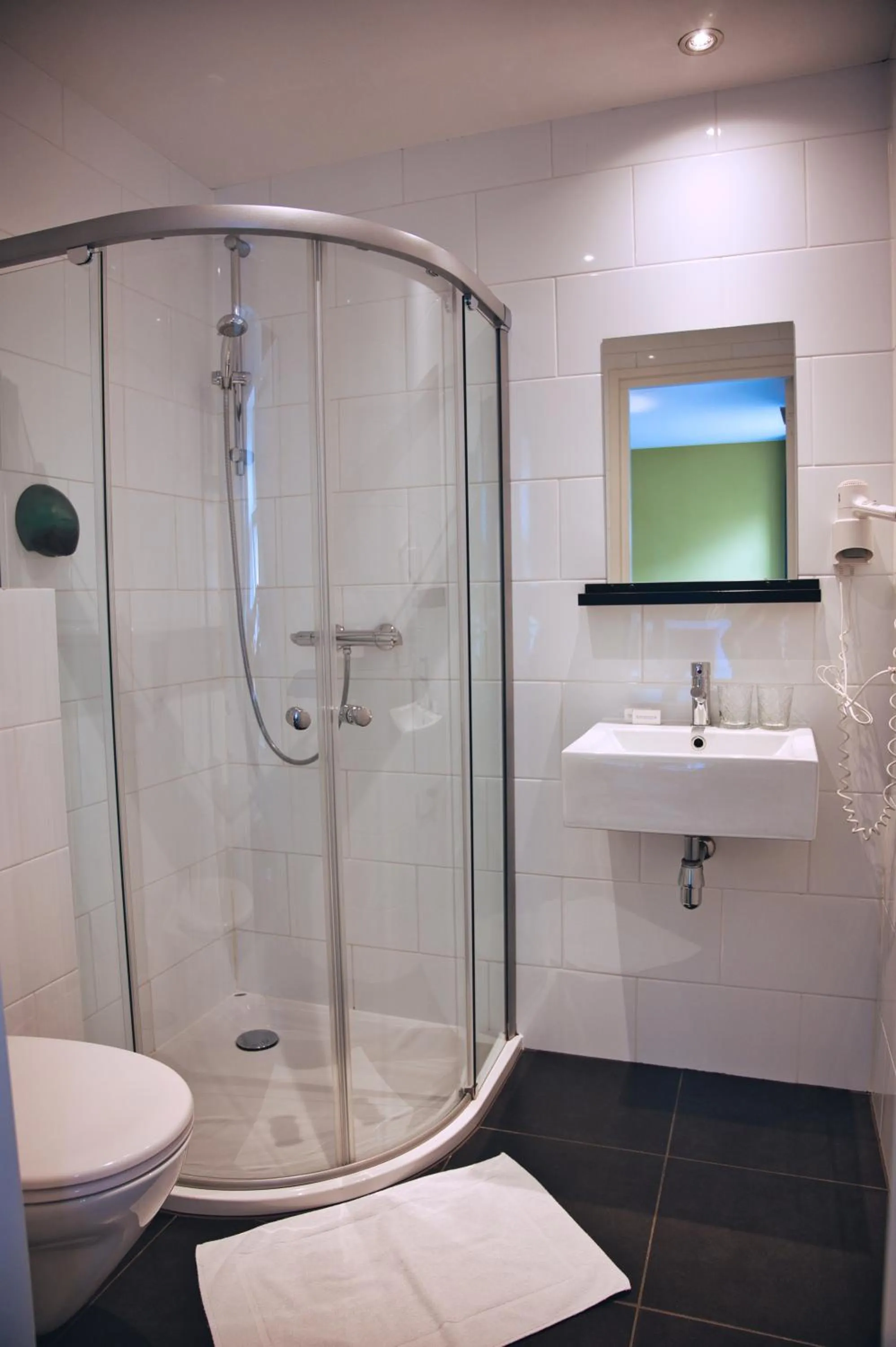 Shower in B&B De Hofnar Roermond
