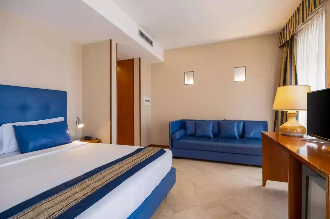 Bedroom, Bed in Rome Airport Hotel Fiumicino