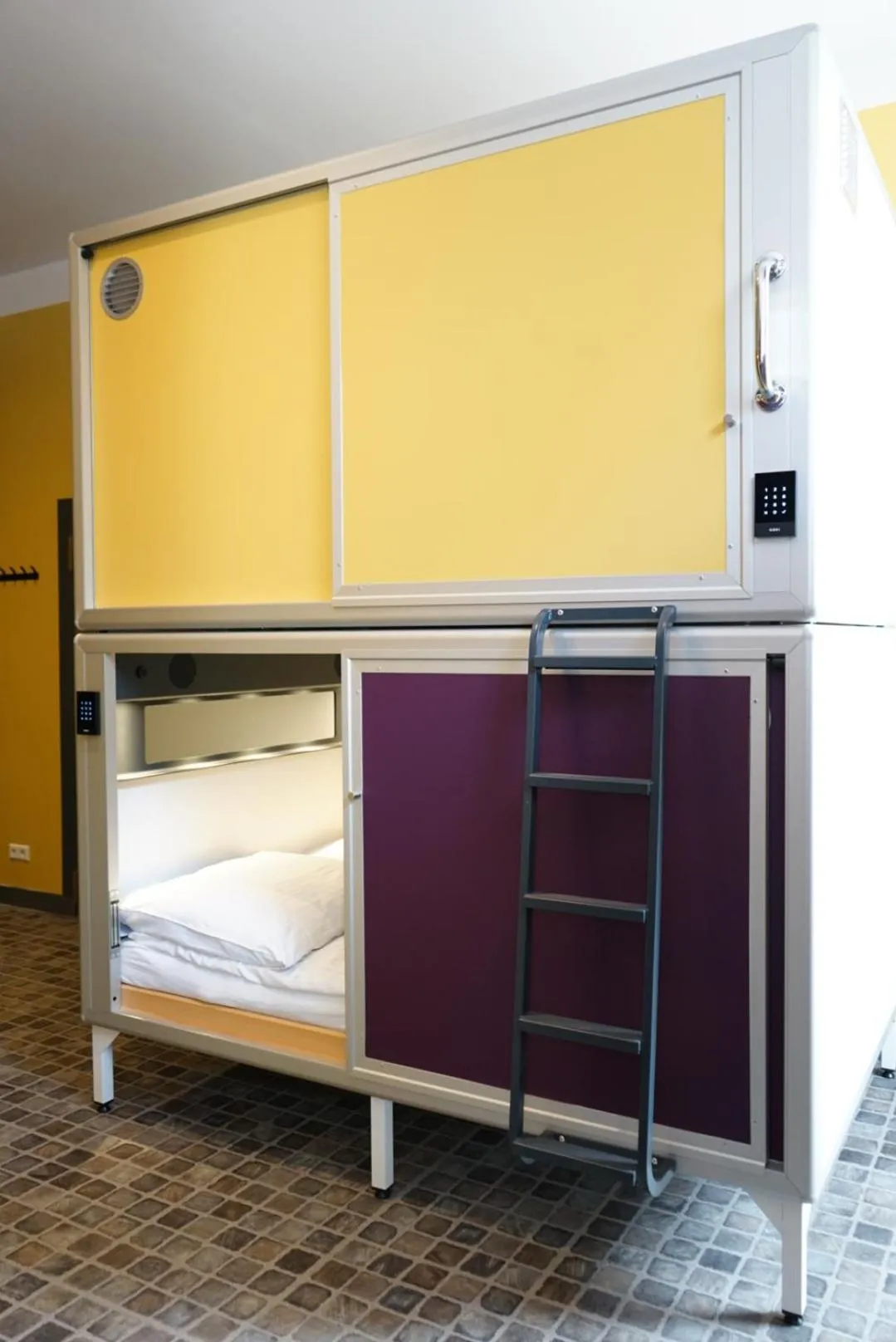 Photo of the whole room, Bed in Sunflower Hostel Berlin