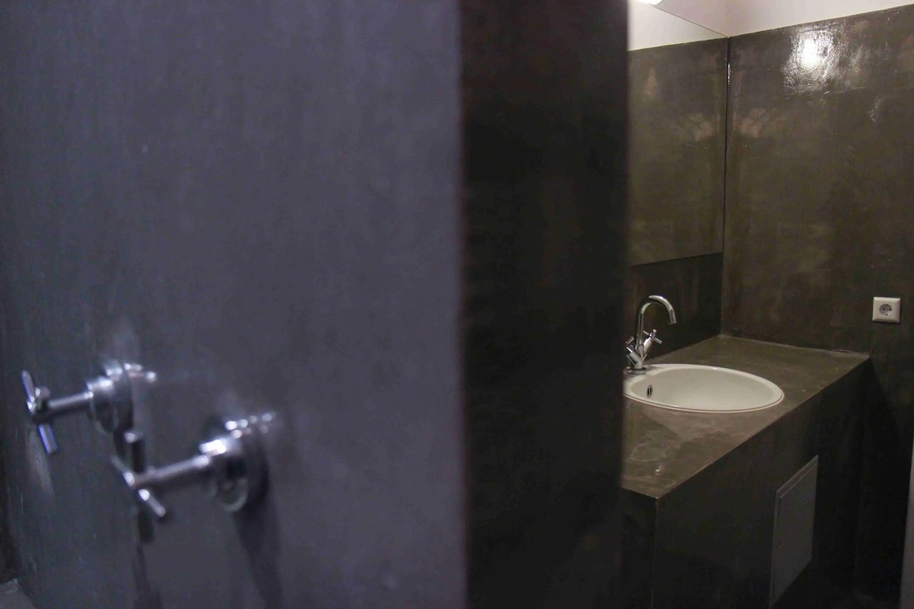 Shower in Sunflower Hostel Berlin