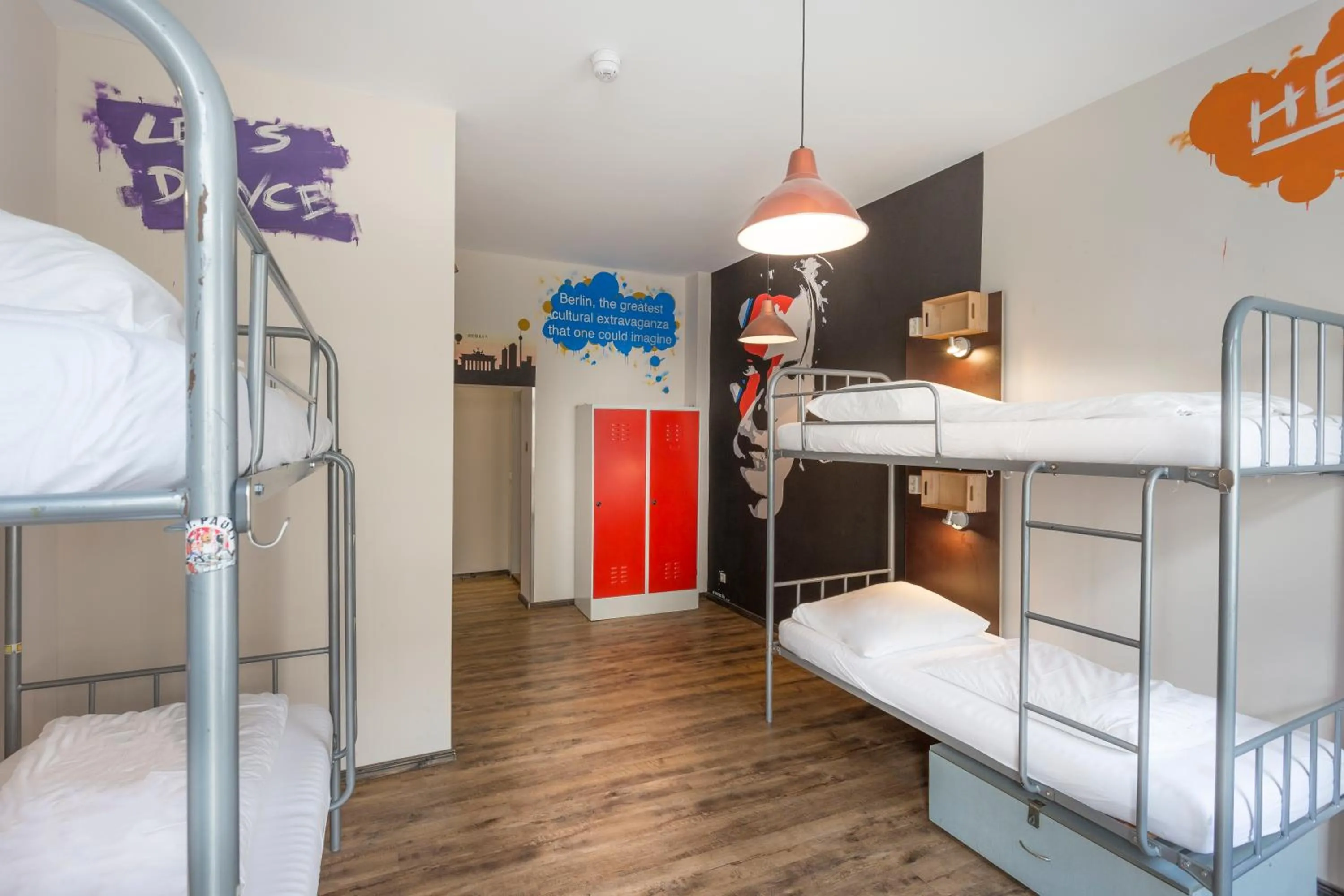 Photo of the whole room, Bed in Sunflower Hostel Berlin