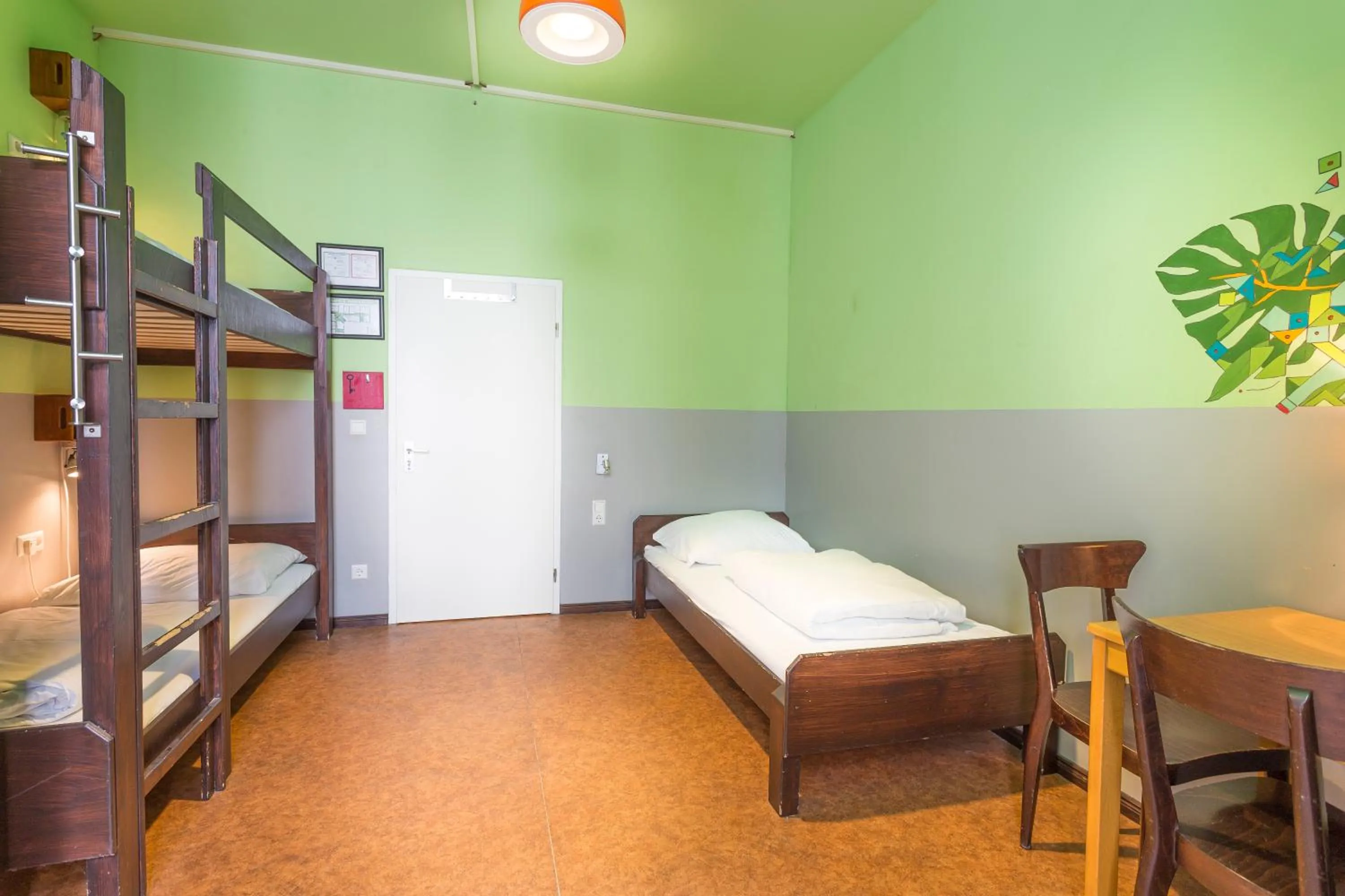 Photo of the whole room, Bed in Sunflower Hostel Berlin