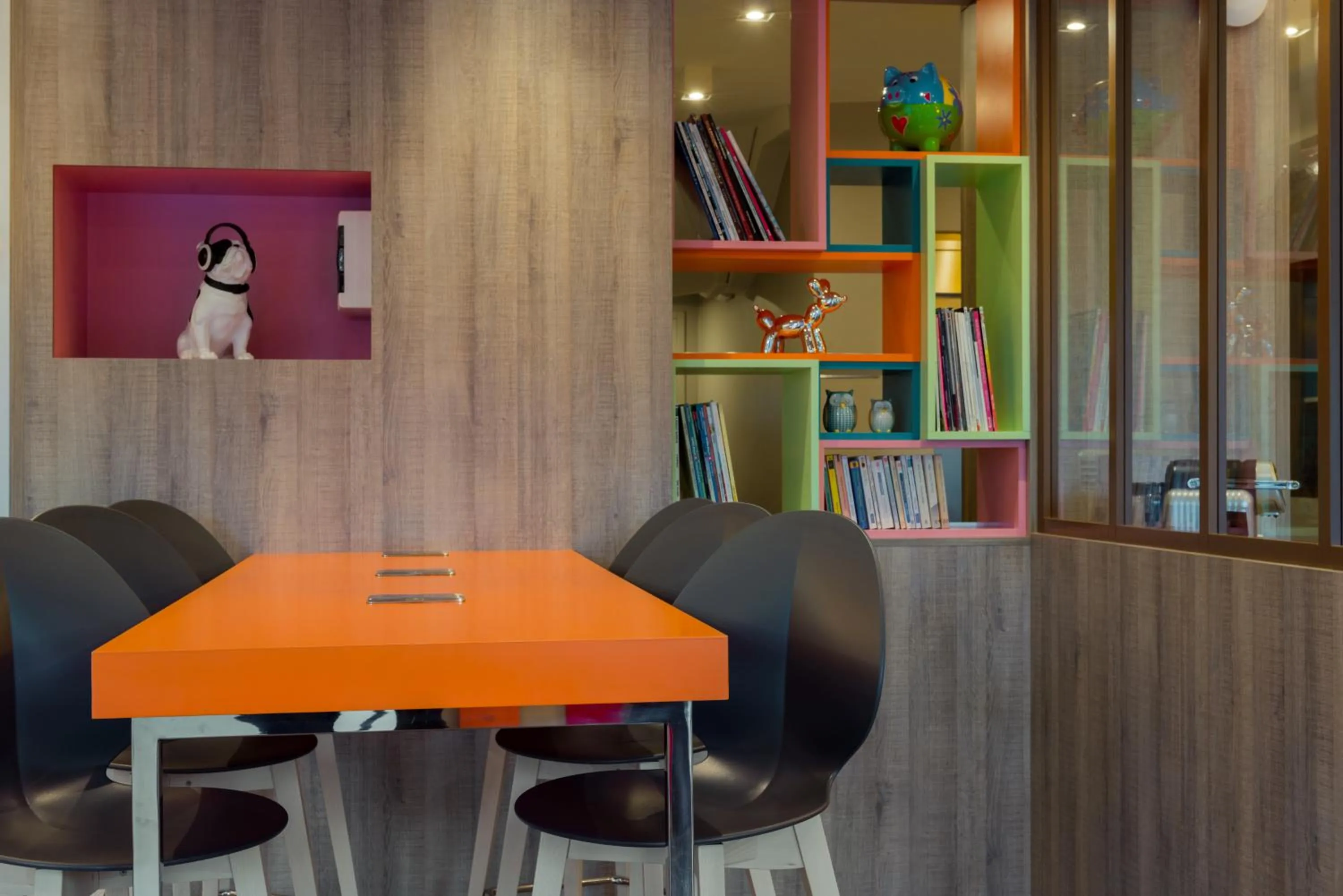 Library in Reims Hotel