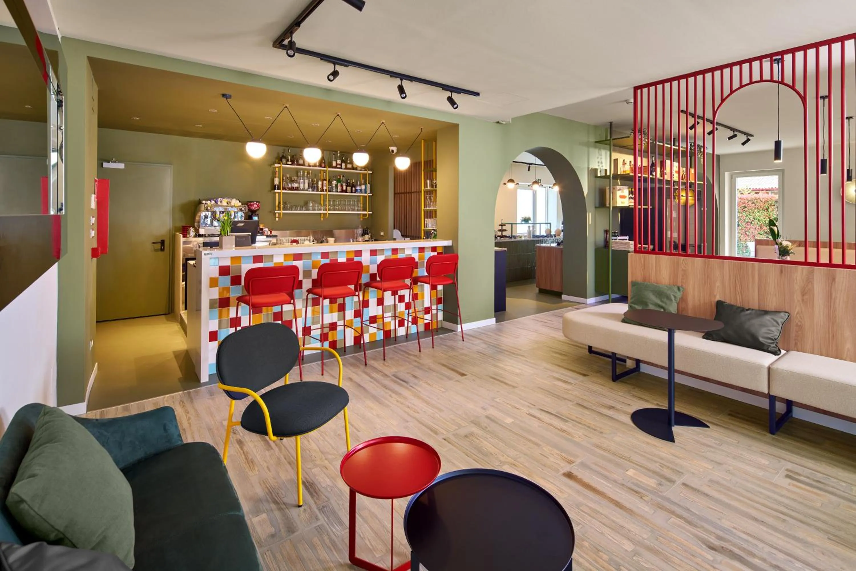 Restaurant/places to eat, Bed in Amaris