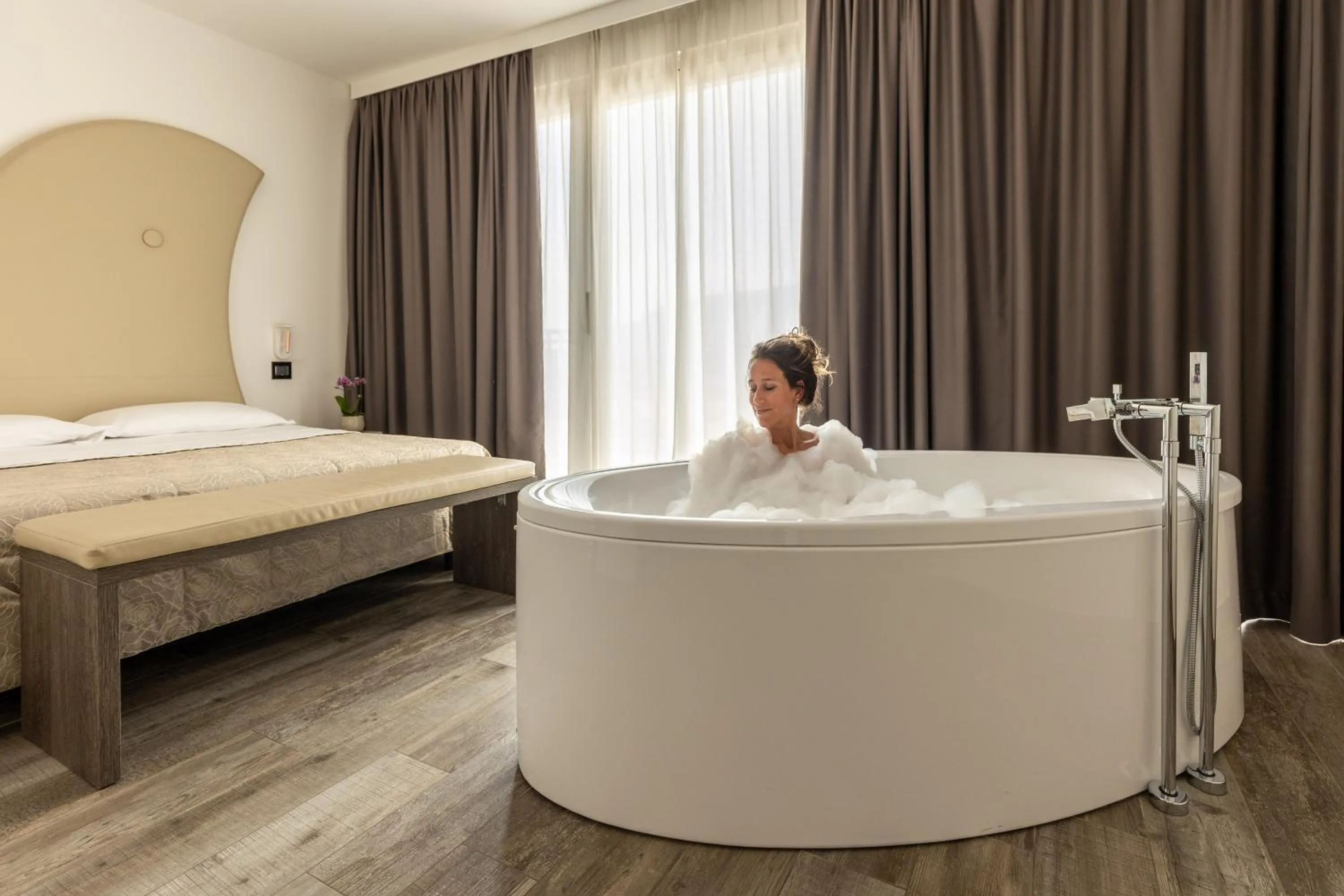 Bedroom, Bed in Amaris