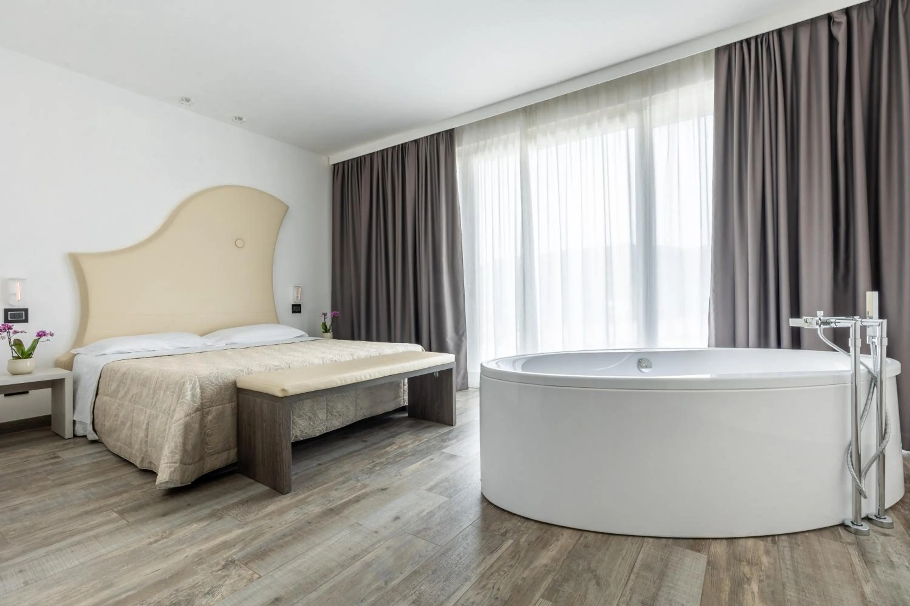 Bedroom, Bed in Amaris