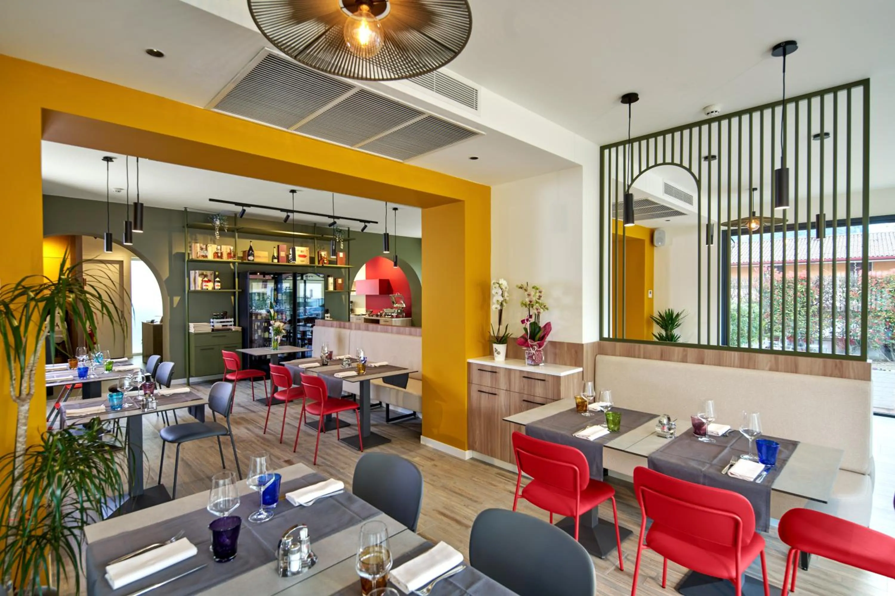 Restaurant/places to eat in Amaris