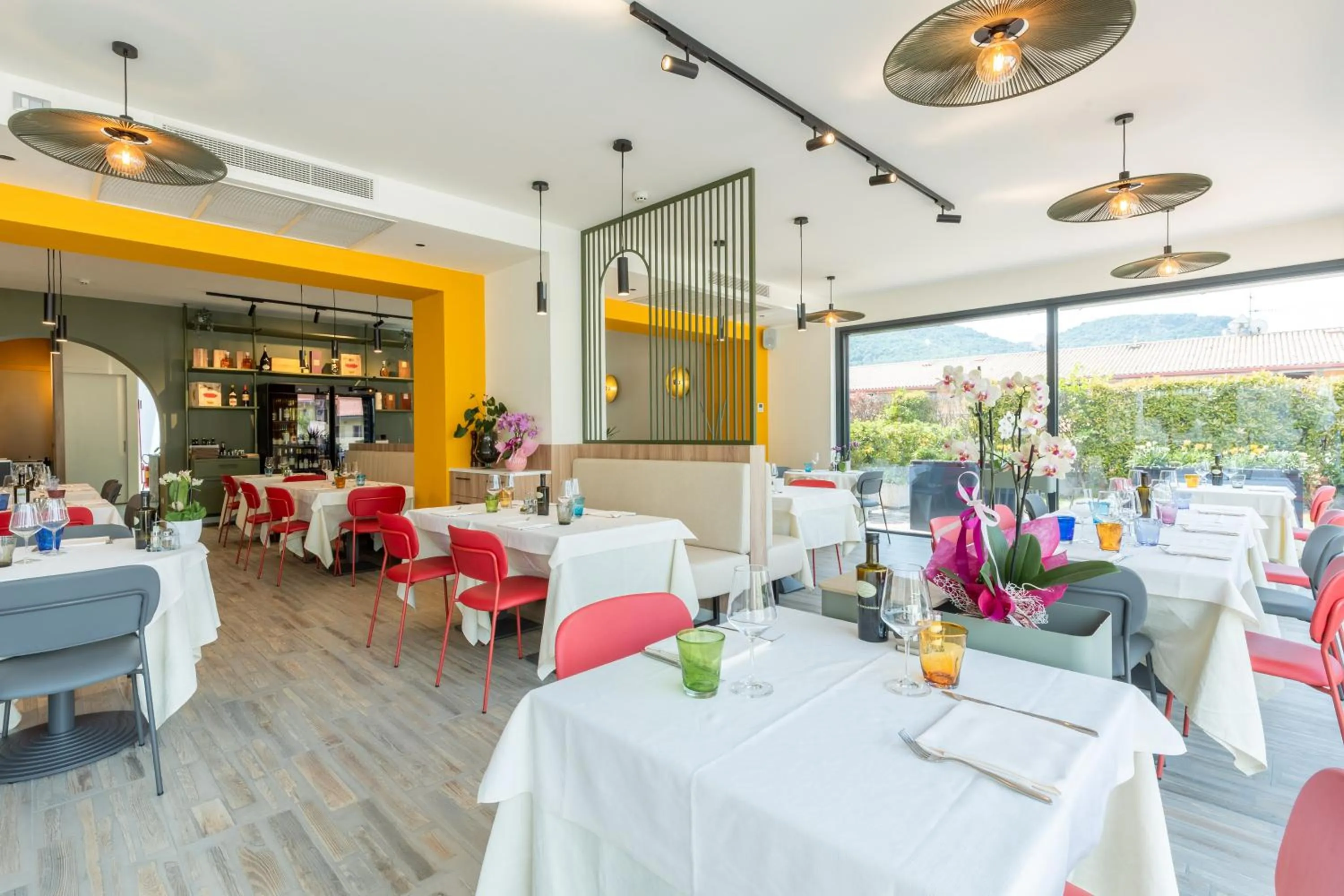 Restaurant/places to eat in Amaris