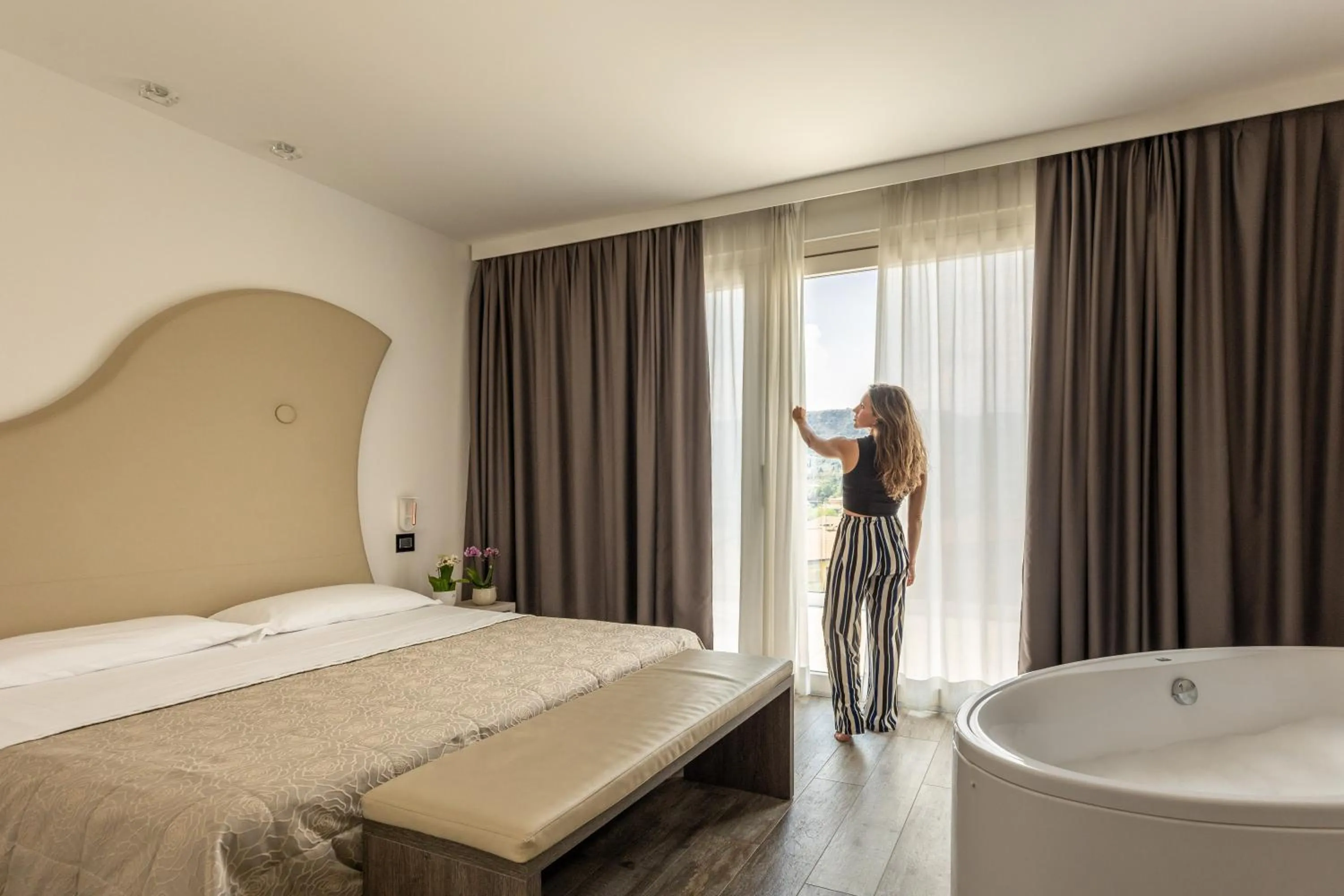 Bedroom, Bed in Amaris