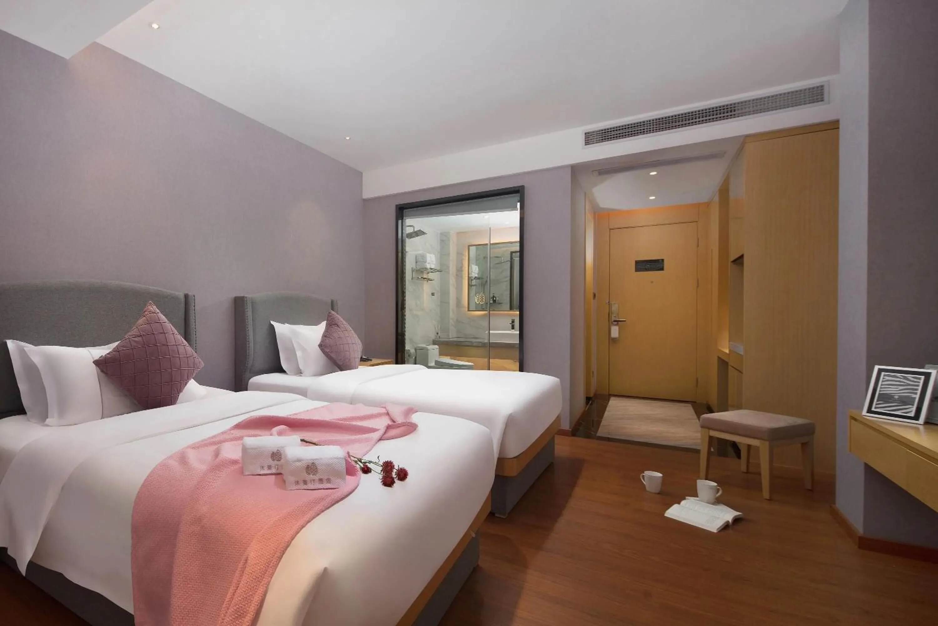 Bedroom, Bed in Guangzhou Mustin Hotel