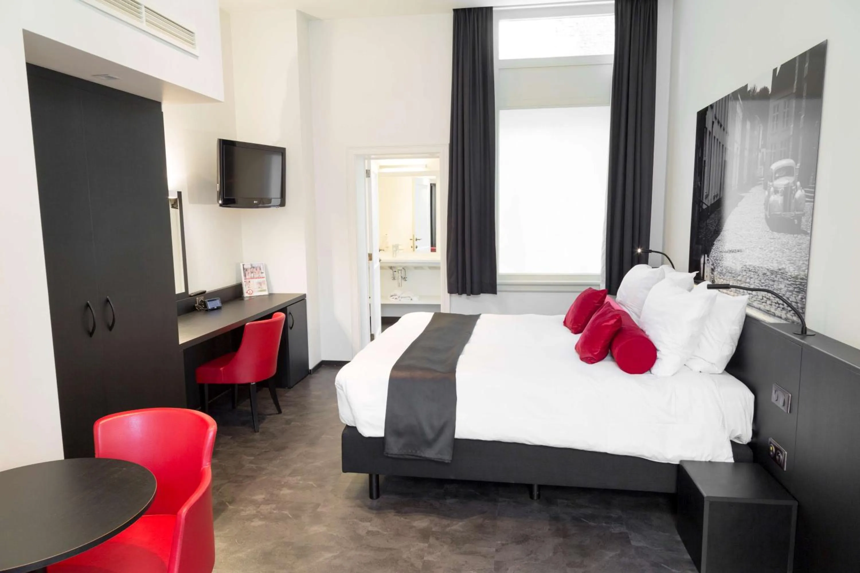 Photo of the whole room, Bed in Zimmerhof Hotel