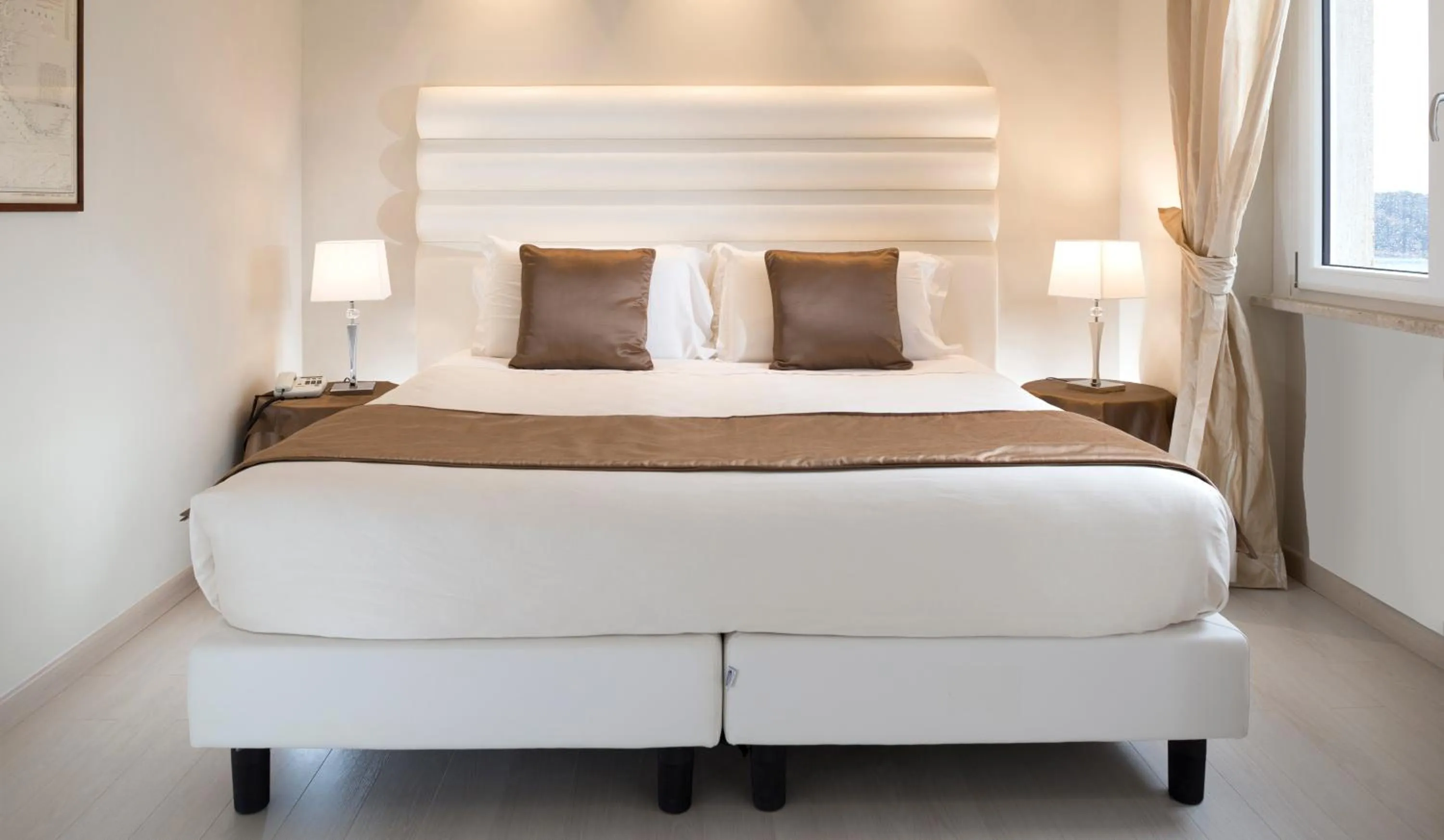 Photo of the whole room, Bed in Europa Grand Hotel