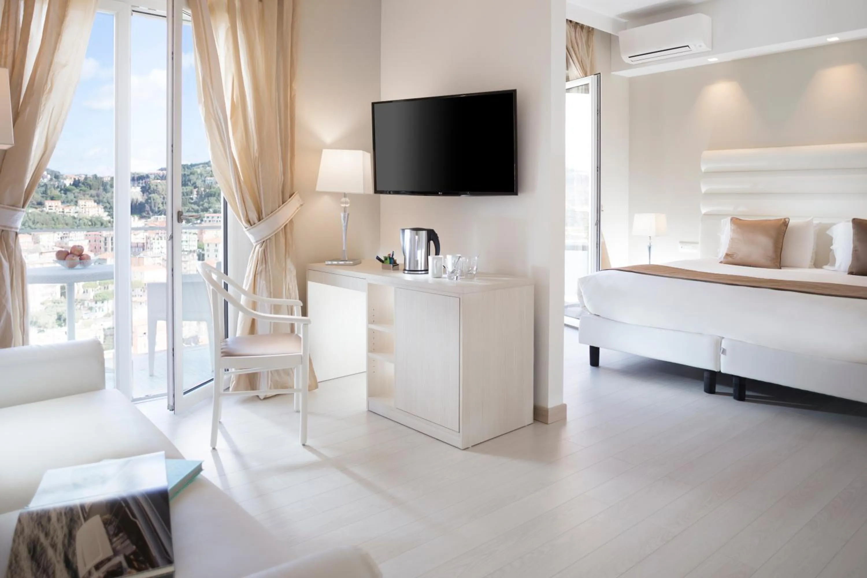 Bed in Europa Grand Hotel