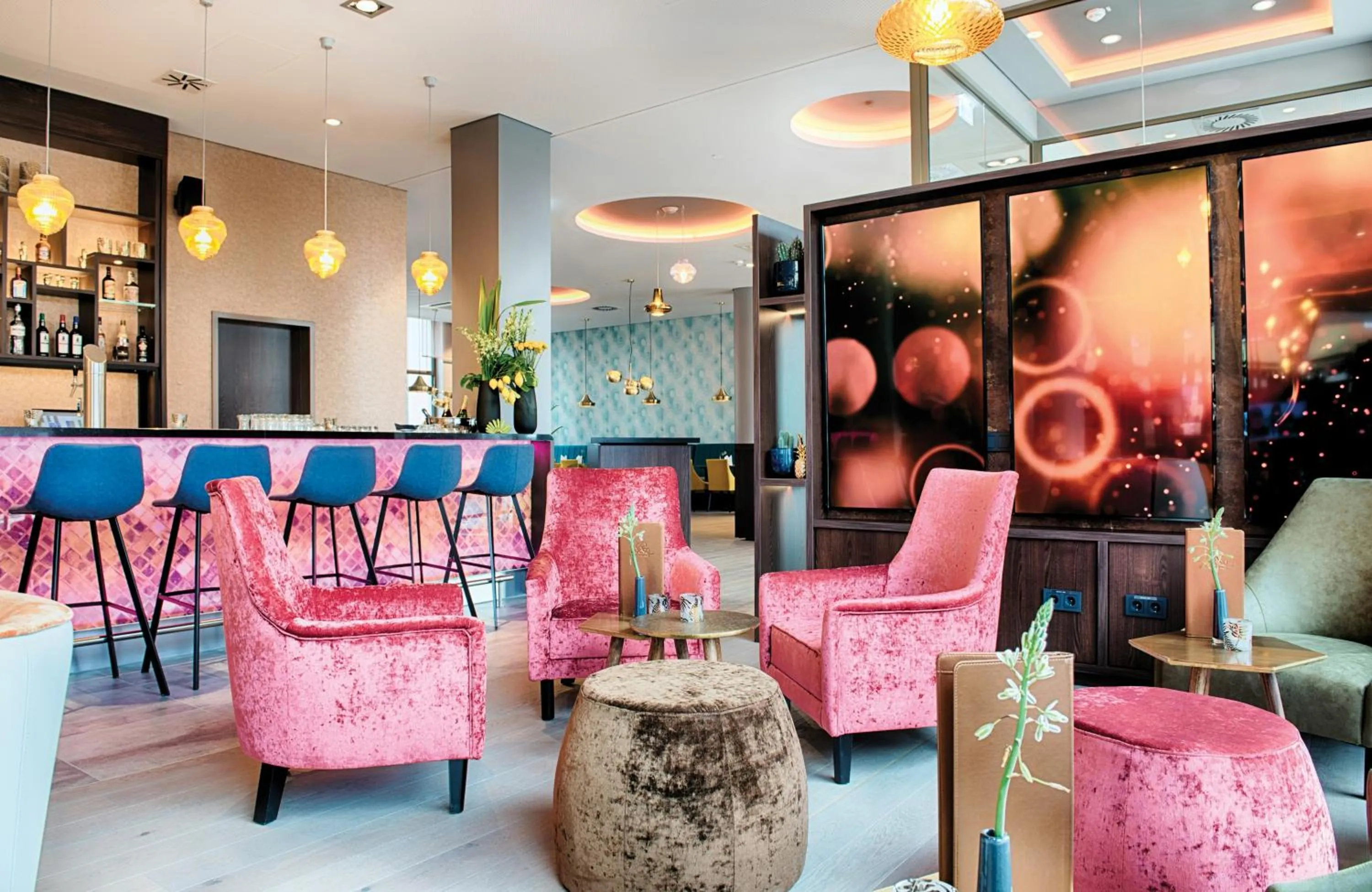 Lounge or bar in Leonardo Royal Hotel Ulm