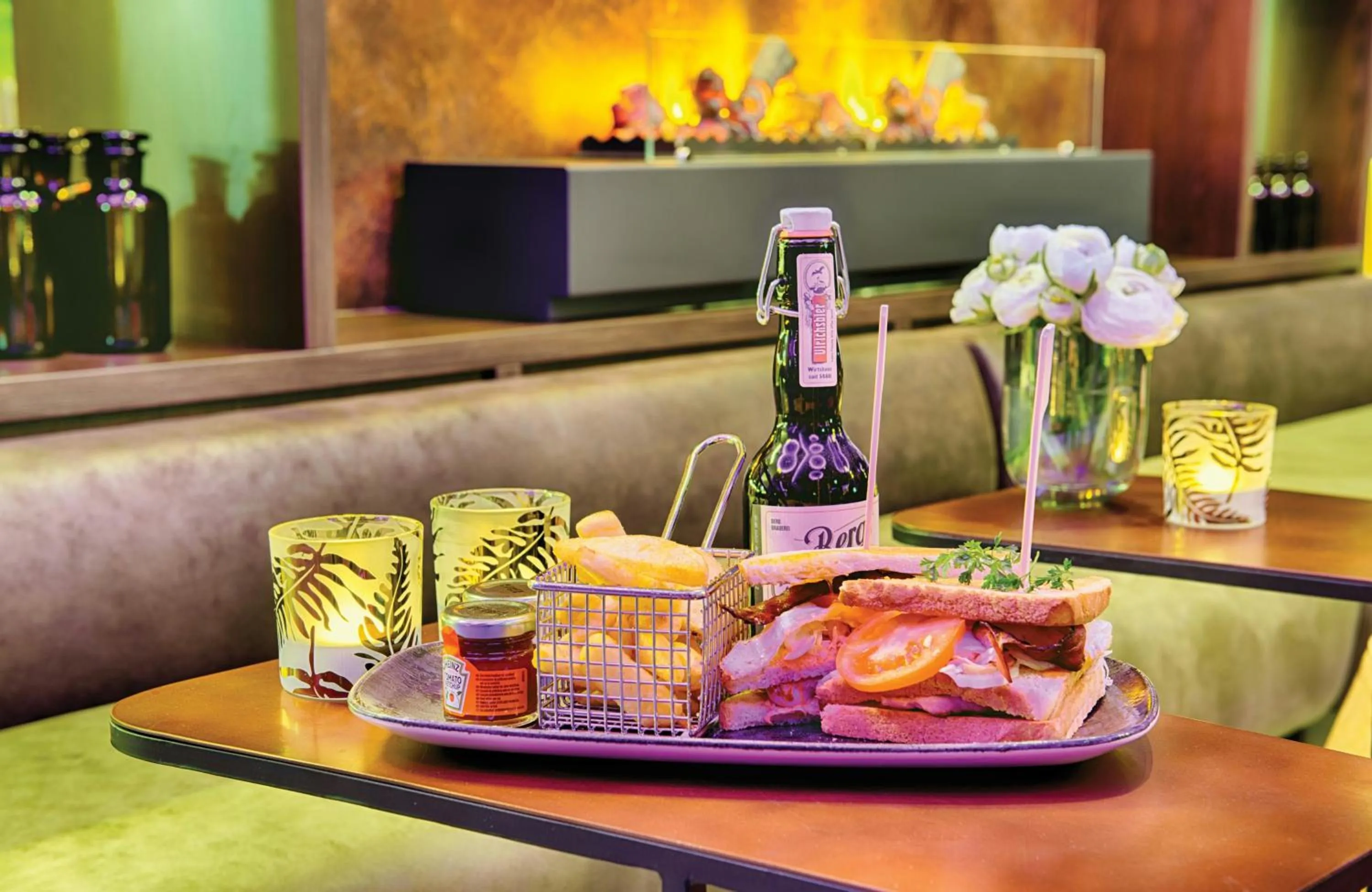 Lounge or bar in Leonardo Royal Hotel Ulm