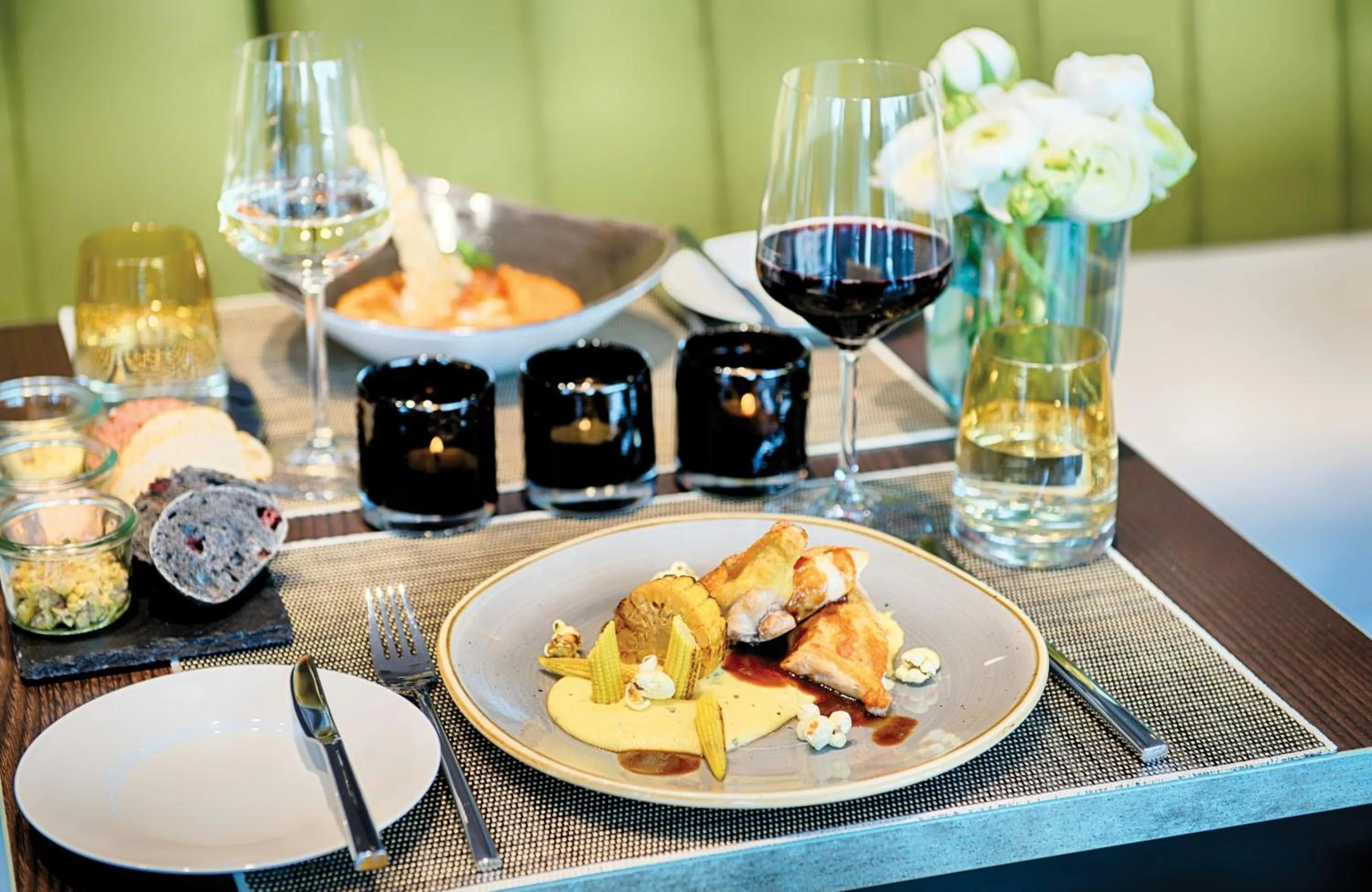 Restaurant/places to eat in Leonardo Royal Hotel Ulm