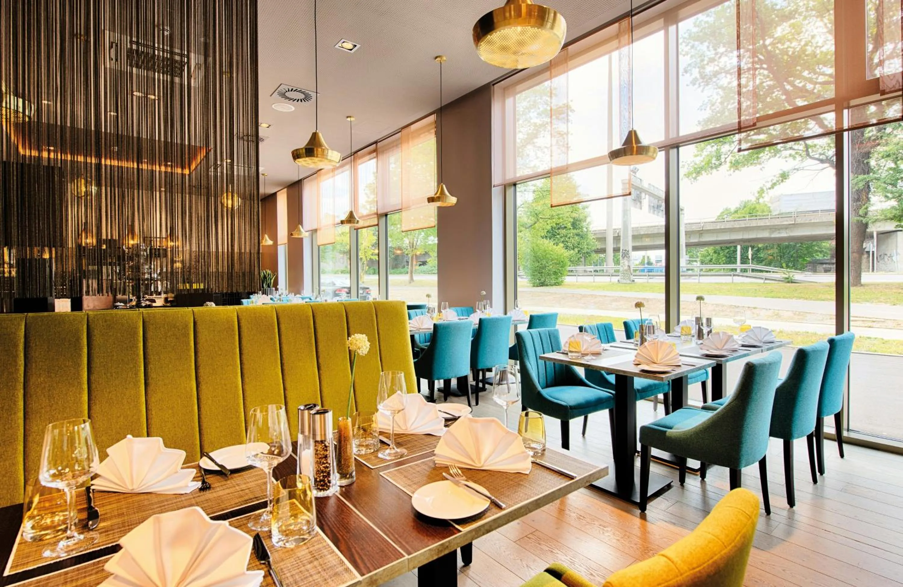 Restaurant/places to eat in Leonardo Royal Hotel Ulm