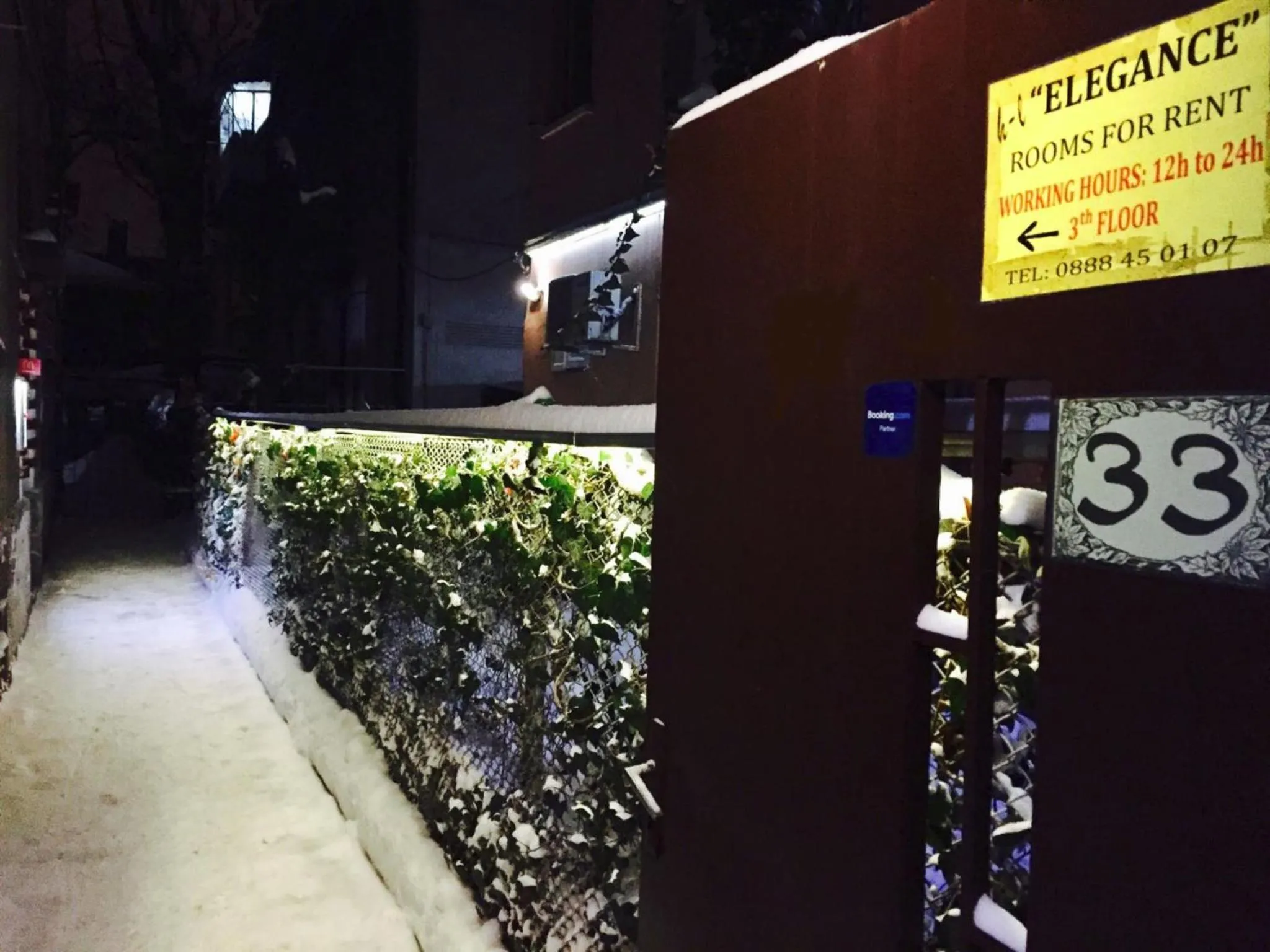 Night in Elegance on a Budget - Rooms for Rent in Sofia Center